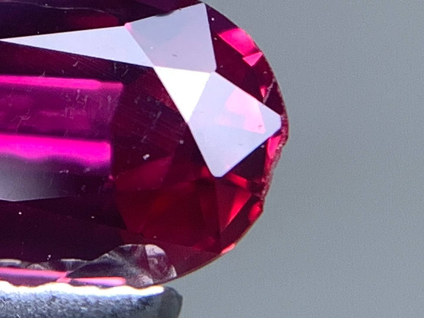ルビー 天然 0.834ct 中央宝石ソーティング付き 7.17㎜×4.43㎜×2.92㎜ ルース( 裸石 ) 5824Y