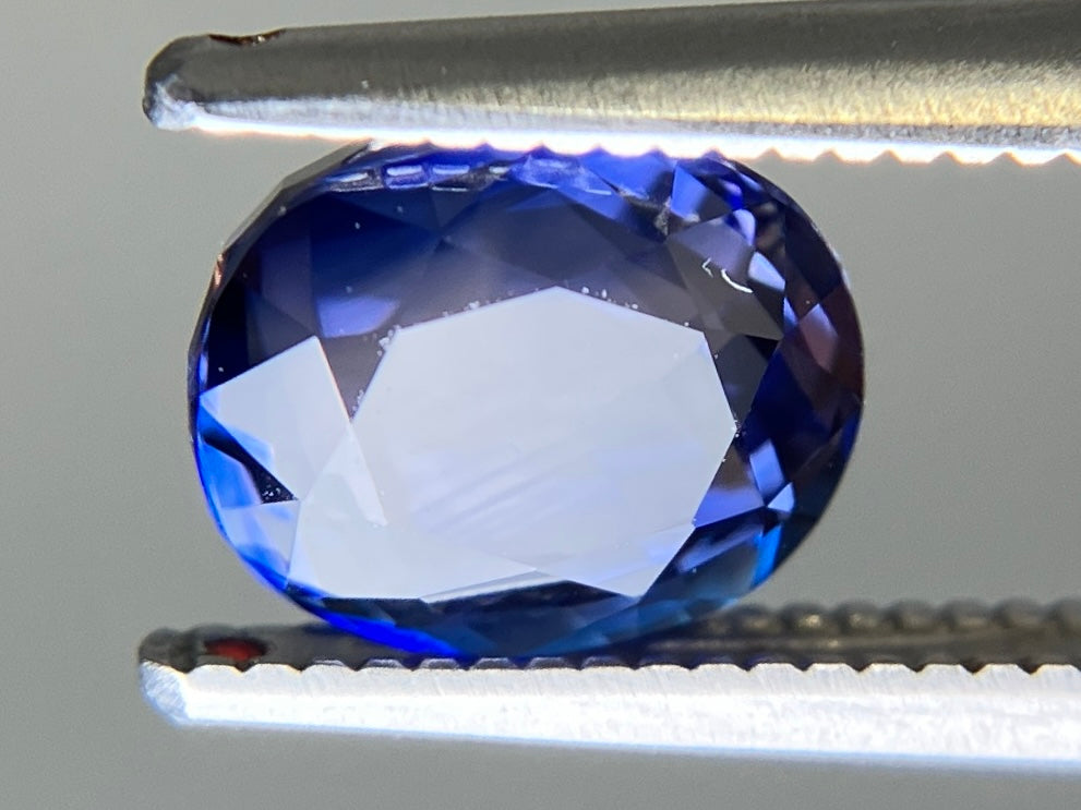 ブルーサファイア 天然 1.943ct 中央宝石ソーティング付き 7.46㎜×6.04㎜×4.64㎜ ルース( 裸石 ) 6361YY
