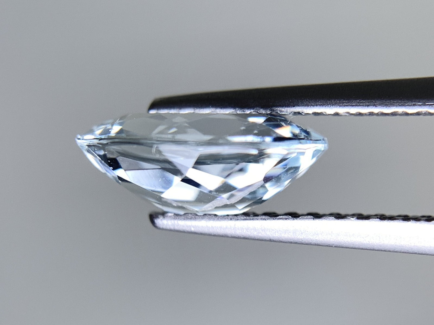 アクアマリン 天然 1.964ct 宝石ソーティング付き 10.0㎜×8.0㎜×4.0㎜ ルース( 裸石 ) 6784Y