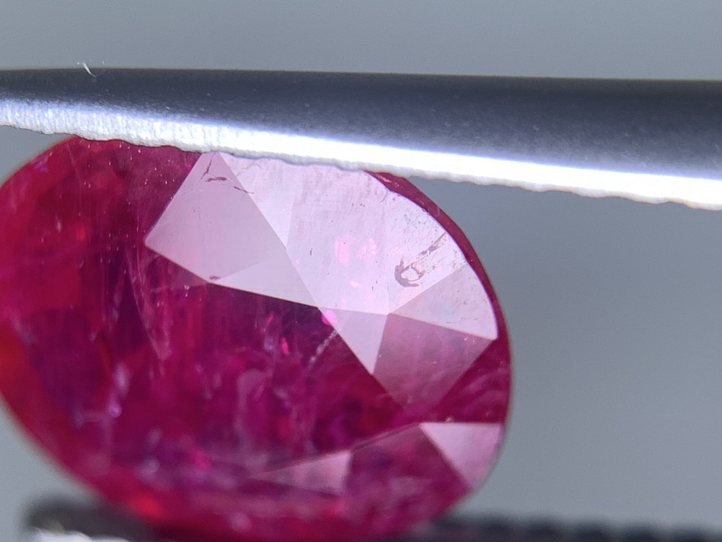 ルビー 天然 2.595ct 中央宝石ソーティング付き 9.67㎜×9.03㎜×3.09㎜ ルース( 裸石 ) 5723Y