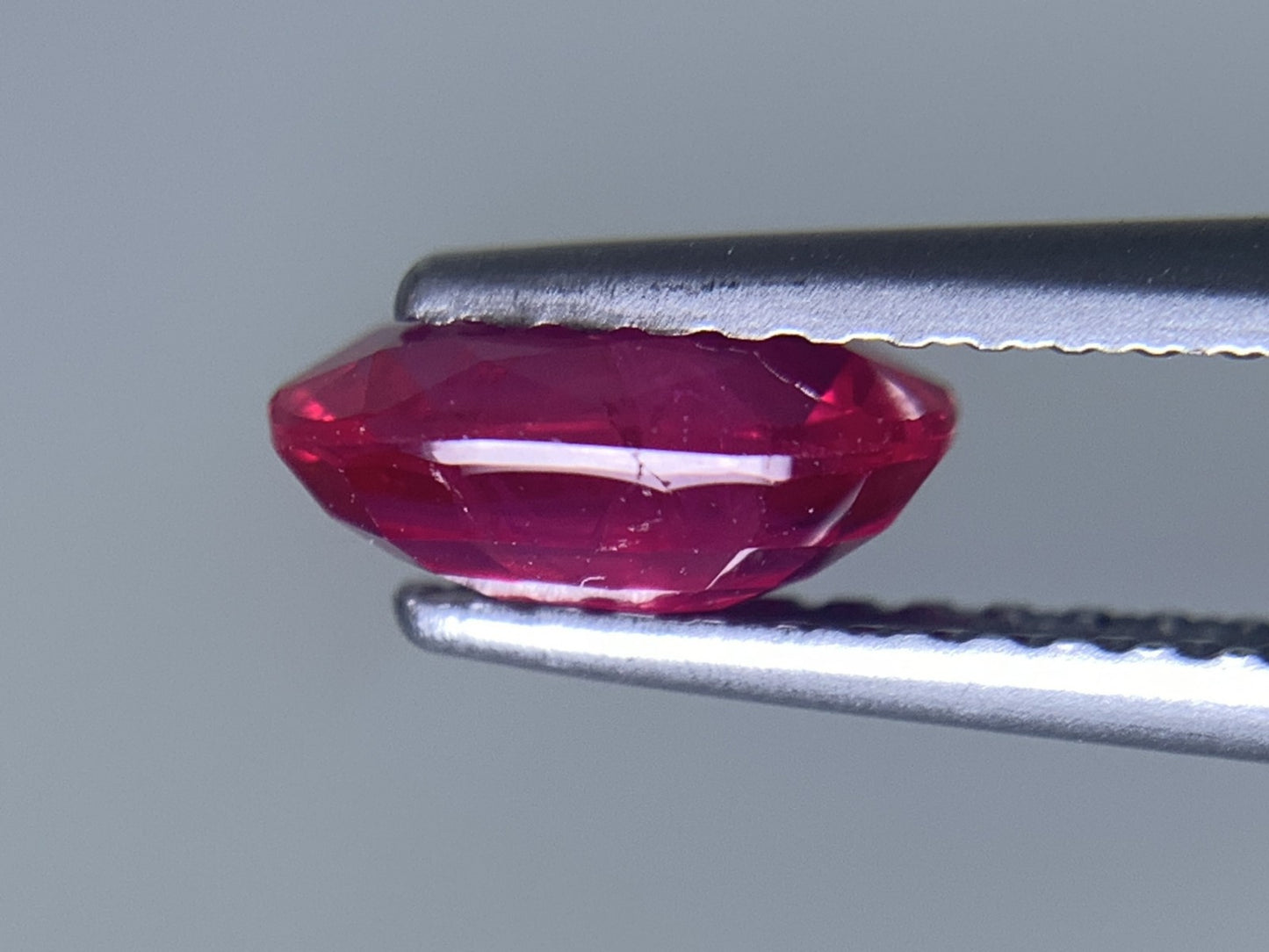 ルビー 天然 1.179ct 中央宝石ソーティング付き 7.39㎜×5.02㎜×3.12㎜ ルース( 裸石 ) 5839Y