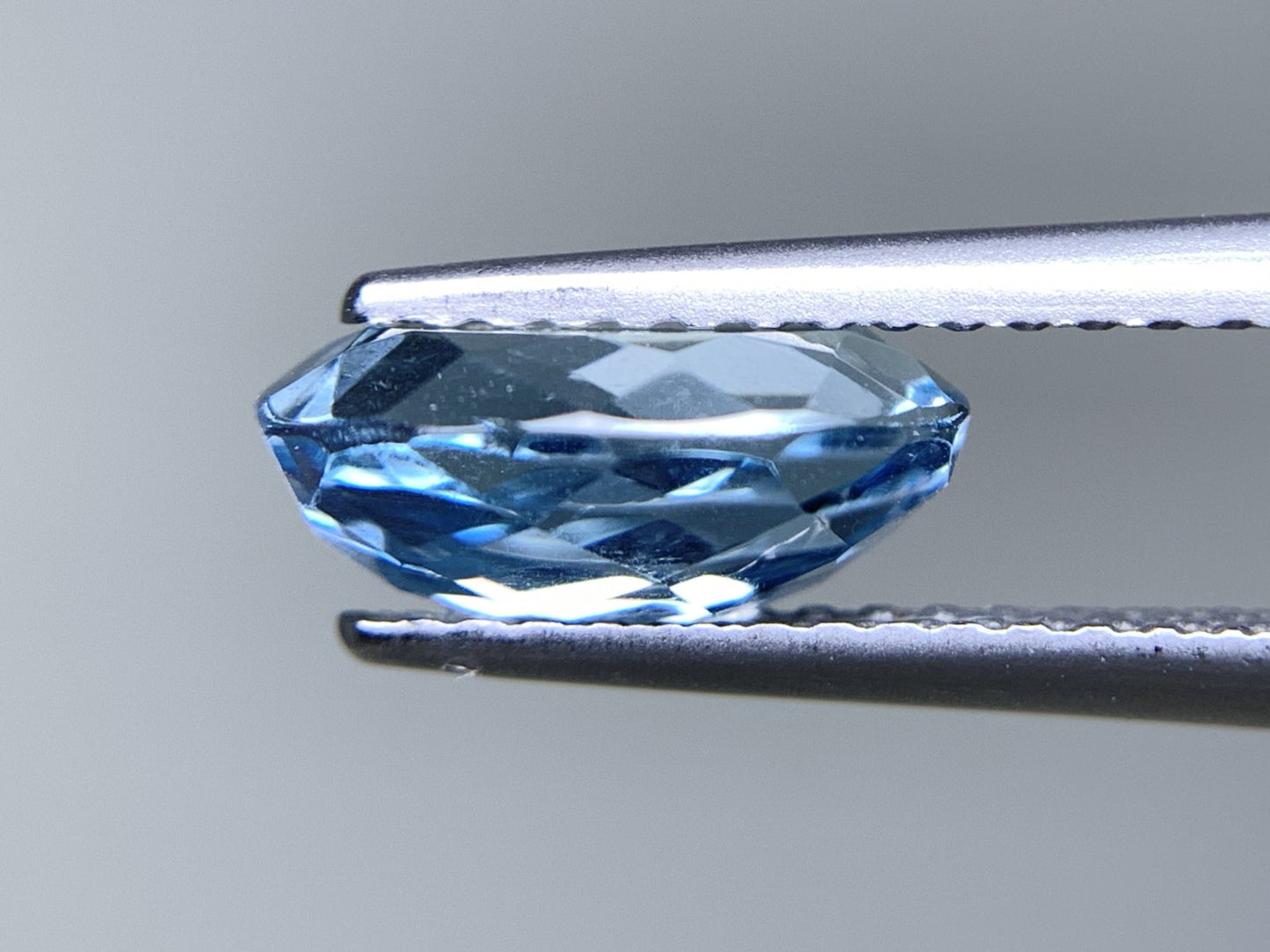アクアマリン 天然 1.753ct 宝石ソーティング付き 9.7㎜×6.6㎜×4.1㎜ ルース( 裸石 ) 6782Y