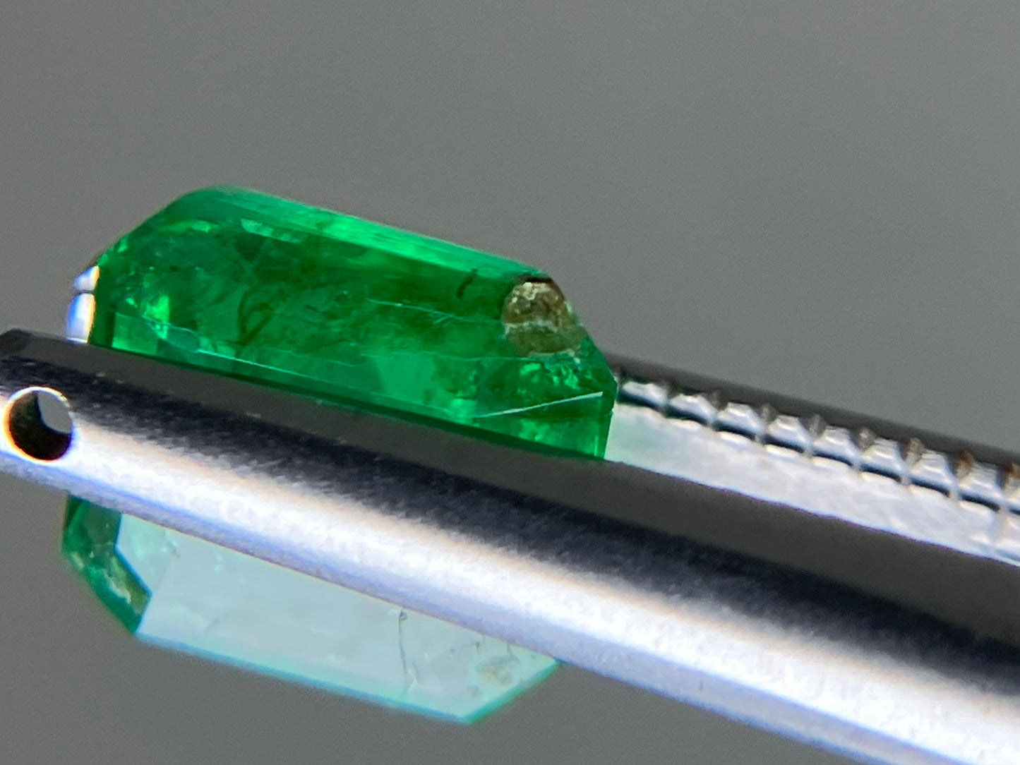 エメラルド 天然 0.718ct 宝石ソーティング付き 5.9㎜×5.4㎜×2.7㎜ ルース( 裸石 ) 7149YY