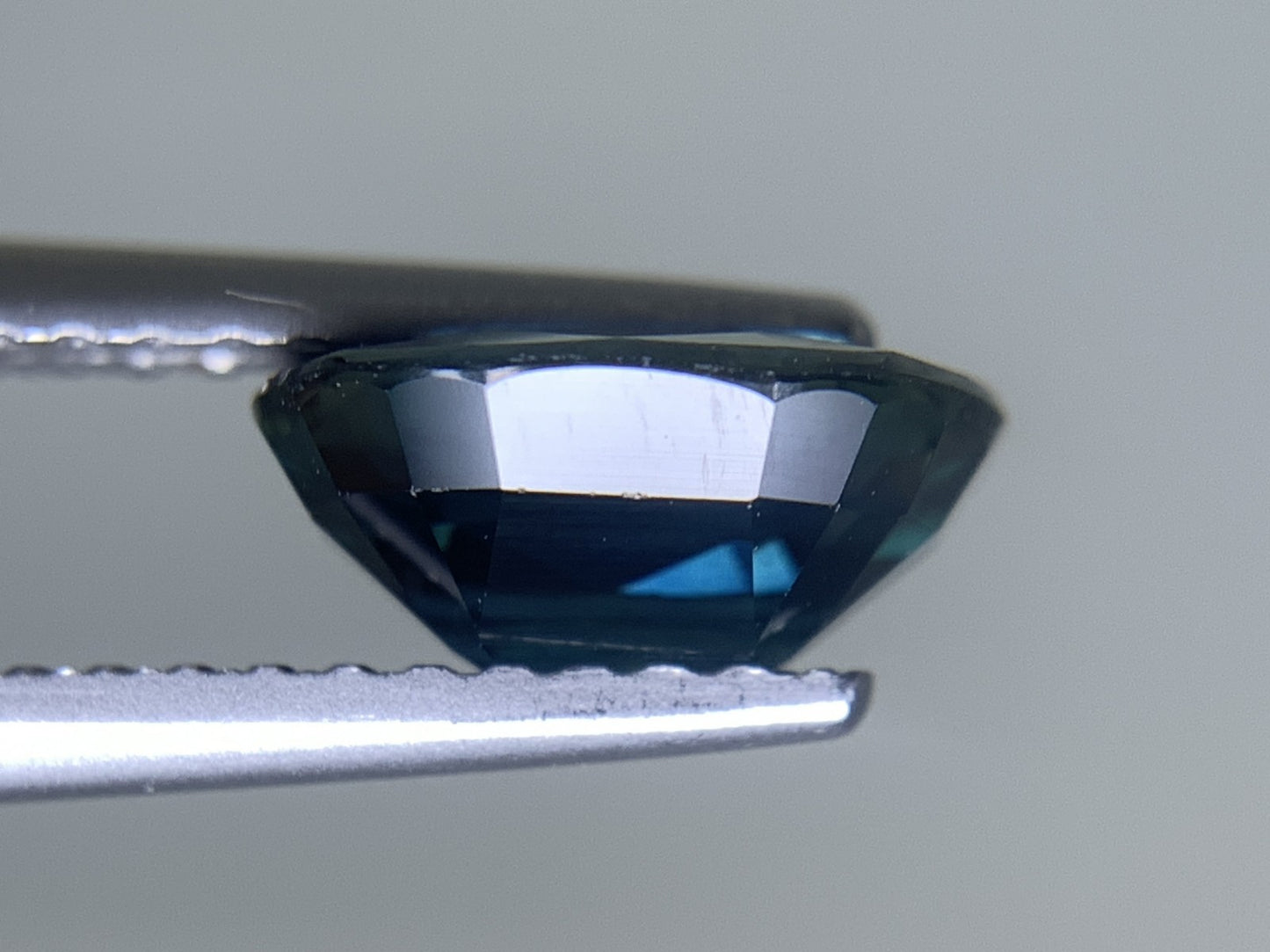 サファイア 天然 1.856ct 中央宝石ソーティング付き 8.37㎜×6.48㎜×3.69㎜ ルース( 裸石 ) 5649Y
