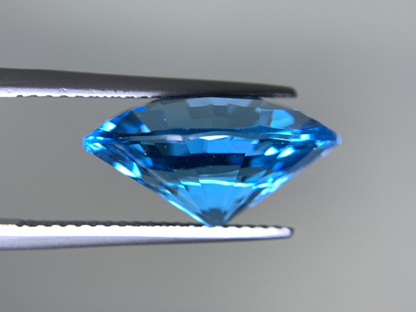 ブルートパーズ 8.813ct 宝石ソーティング付き 16.1㎜×11.5㎜×8.2㎜ 天然 ルース( 裸石 ) 4985Y