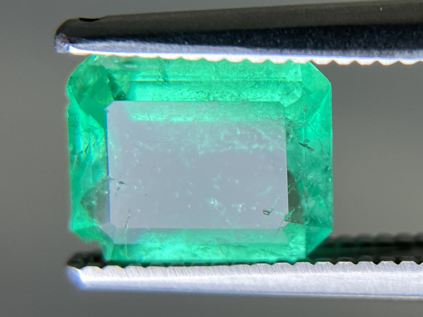 エメラルド 天然 1.084ct 中央宝石ソーティング付き 7.52㎜×6.24㎜×3.14㎜ ルース( 裸石 ) 7226YY