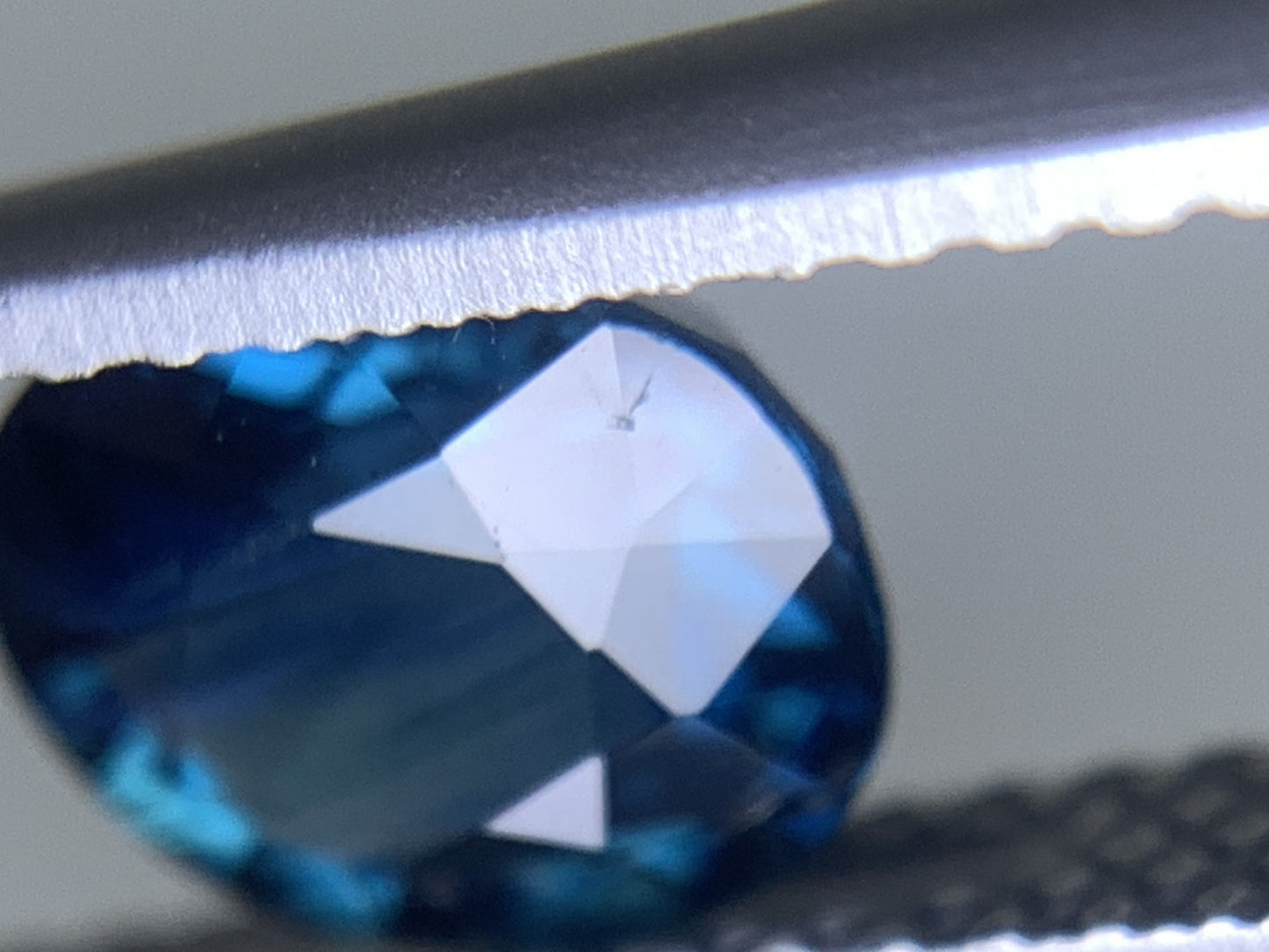 サファイア 天然 1.288ct 中央宝石ソーティング付き 6.94㎜×5.98㎜×3.76㎜ ルース( 裸石 ) 5656Y