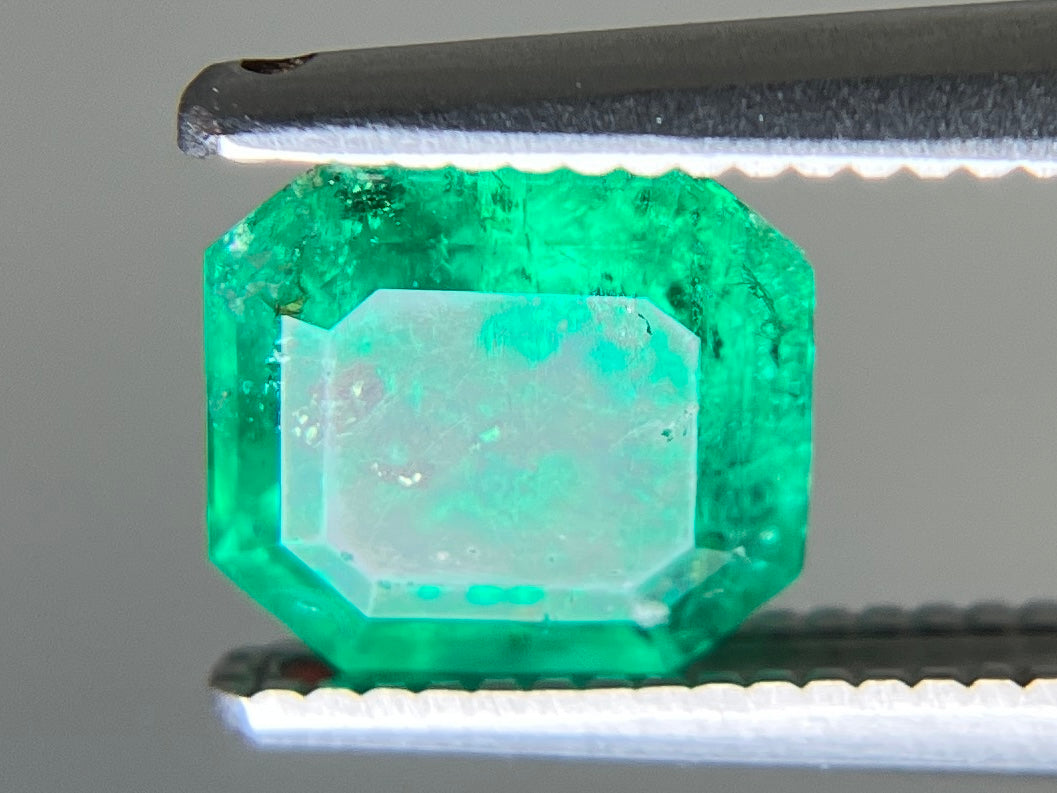 エメラルド 天然 1.184ct 中央宝石ソーティング付き 6.57㎜×6.07㎜×4.49㎜ ルース( 裸石 ) 7183YY
