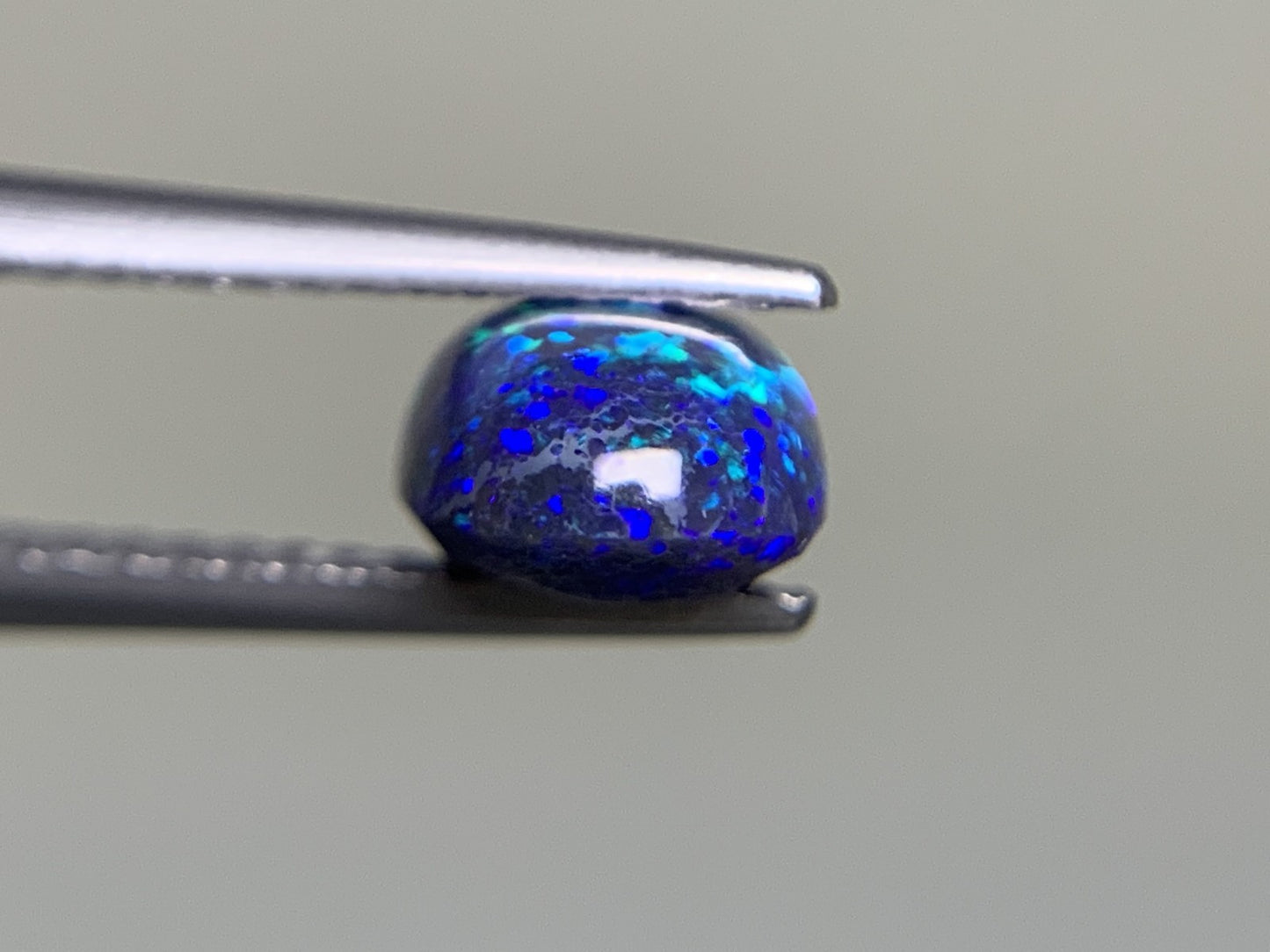 ブラックオパール 1.57ct 宝石ソーティング付き 9.5㎜×6.4㎜×4.2㎜ ルース( 裸石 ) 1960Y