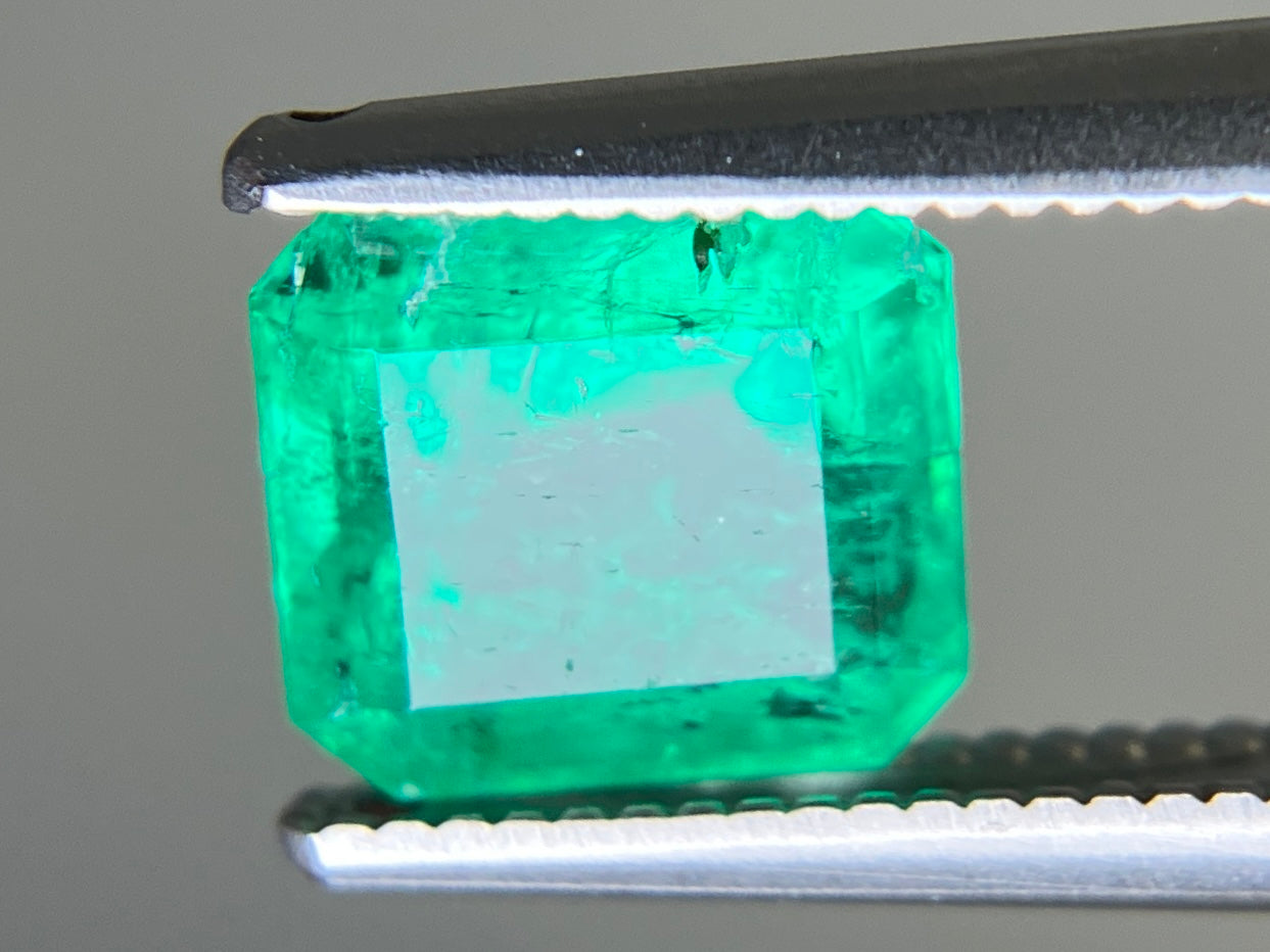 エメラルド 天然 1.533ct 中央宝石ソーティング付き 7.04㎜×6.43㎜×4.88㎜ ルース( 裸石 ) 7157YY