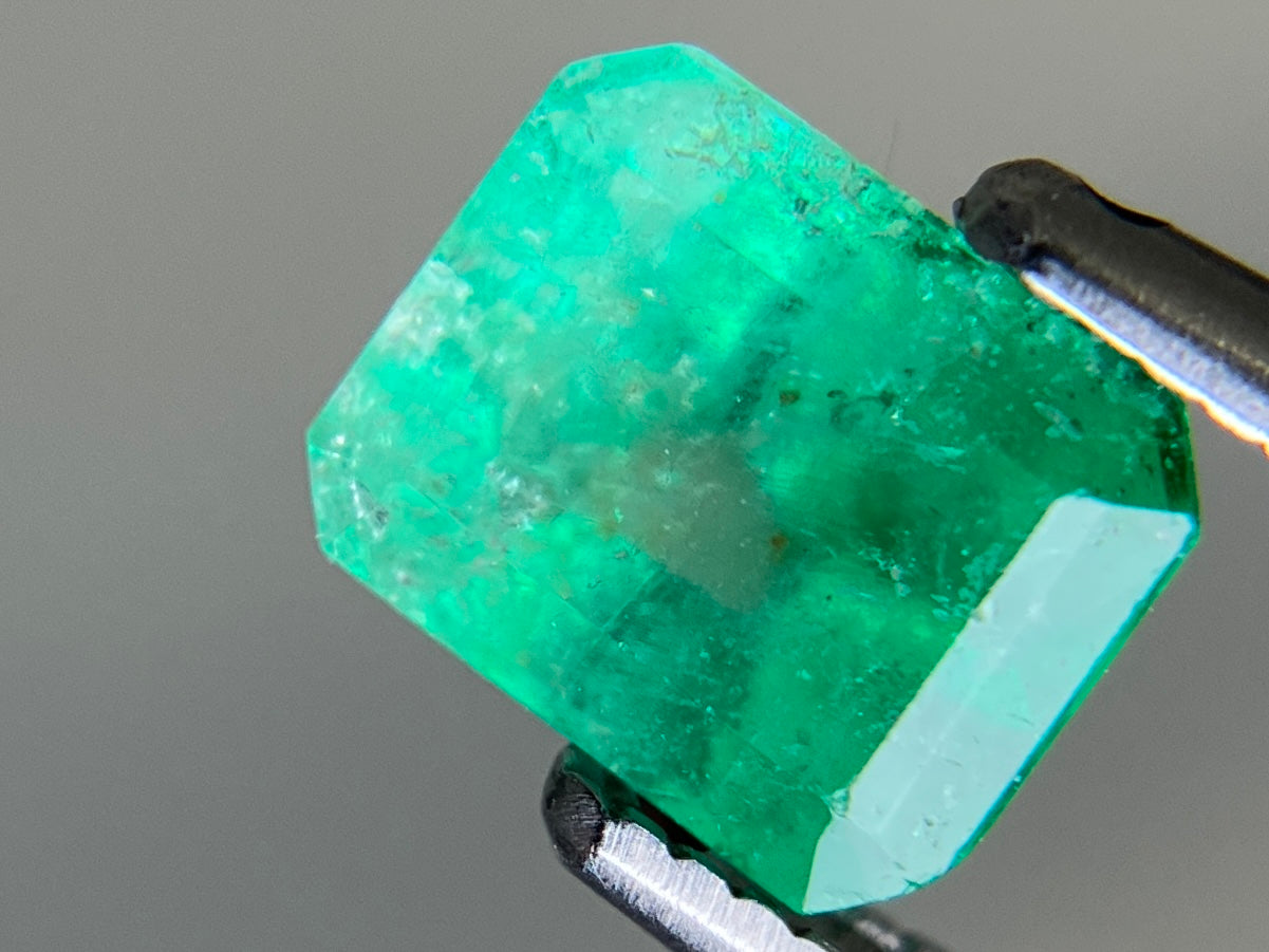 エメラルド 天然 1.165ct 中央宝石ソーティング付き 6.73㎜×5.48㎜×4.57㎜ ルース( 裸石 ) 7159YY