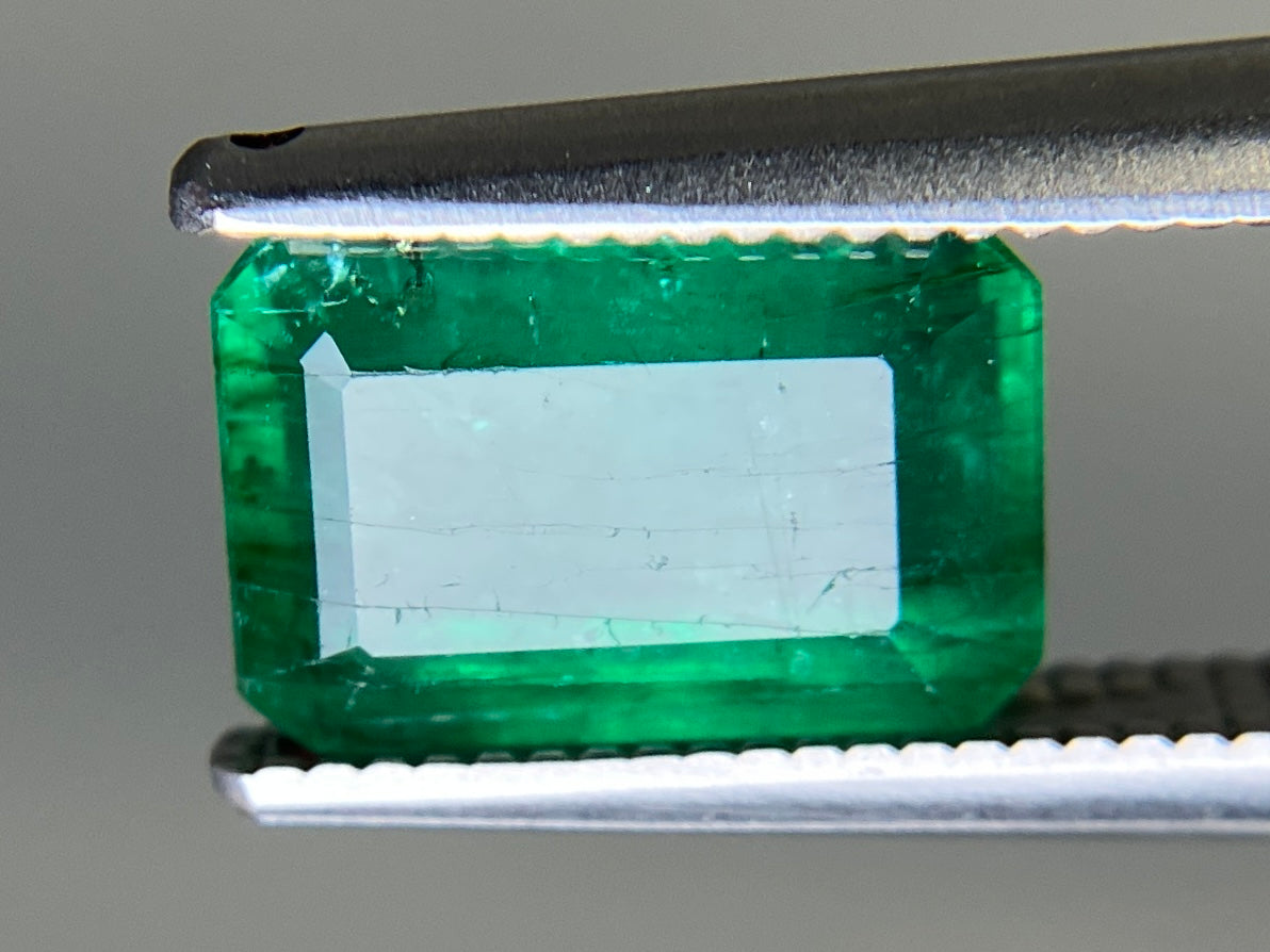 エメラルド 天然 2.482ct 中央宝石ソーティング付き 9.08㎜×6.24㎜×4.85㎜ ルース( 裸石 ) 7128YY
