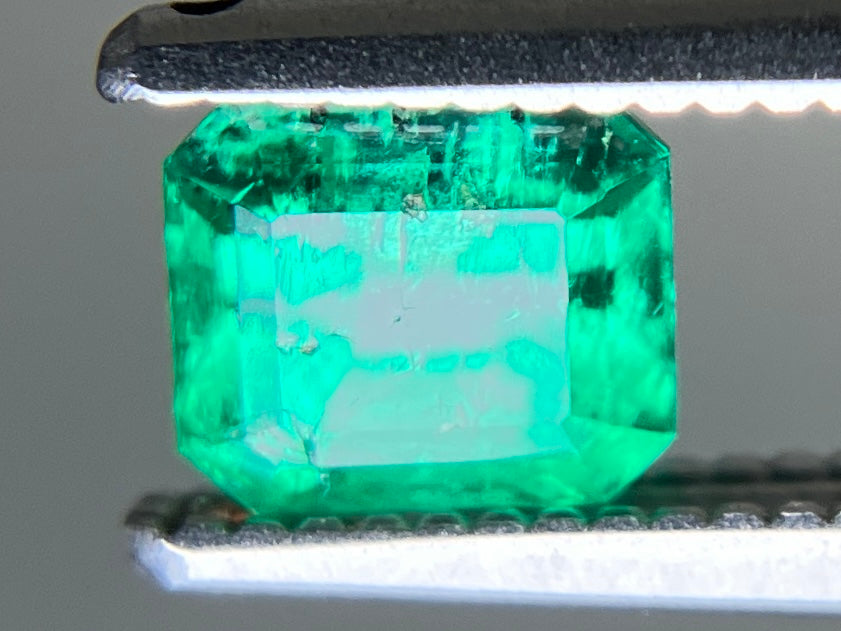 エメラルド 天然 0.552ct 中央宝石ソーティング付き 5.06㎜×4.42㎜×3.77㎜ ルース( 裸石 ) 7138YY