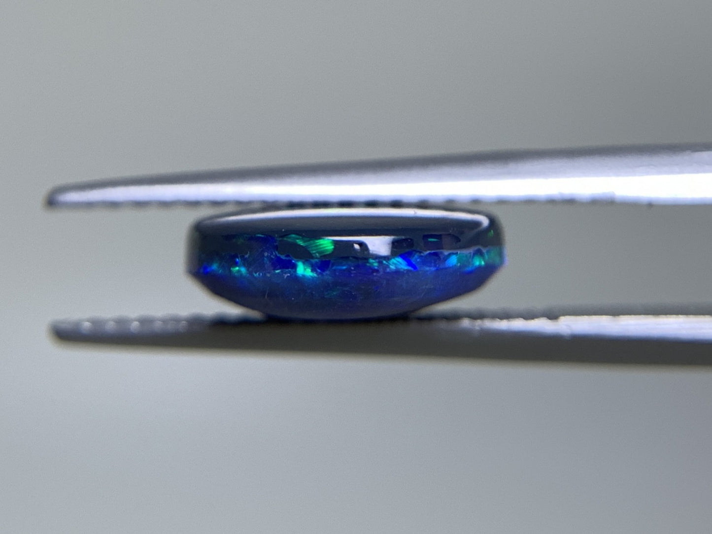 ブラックオパール 両面遊色 天然 3.389ct 中央宝石ソーティング付き 13.3㎜×10.7㎜×3.8㎜ ルース( 裸石 ) 6772Y