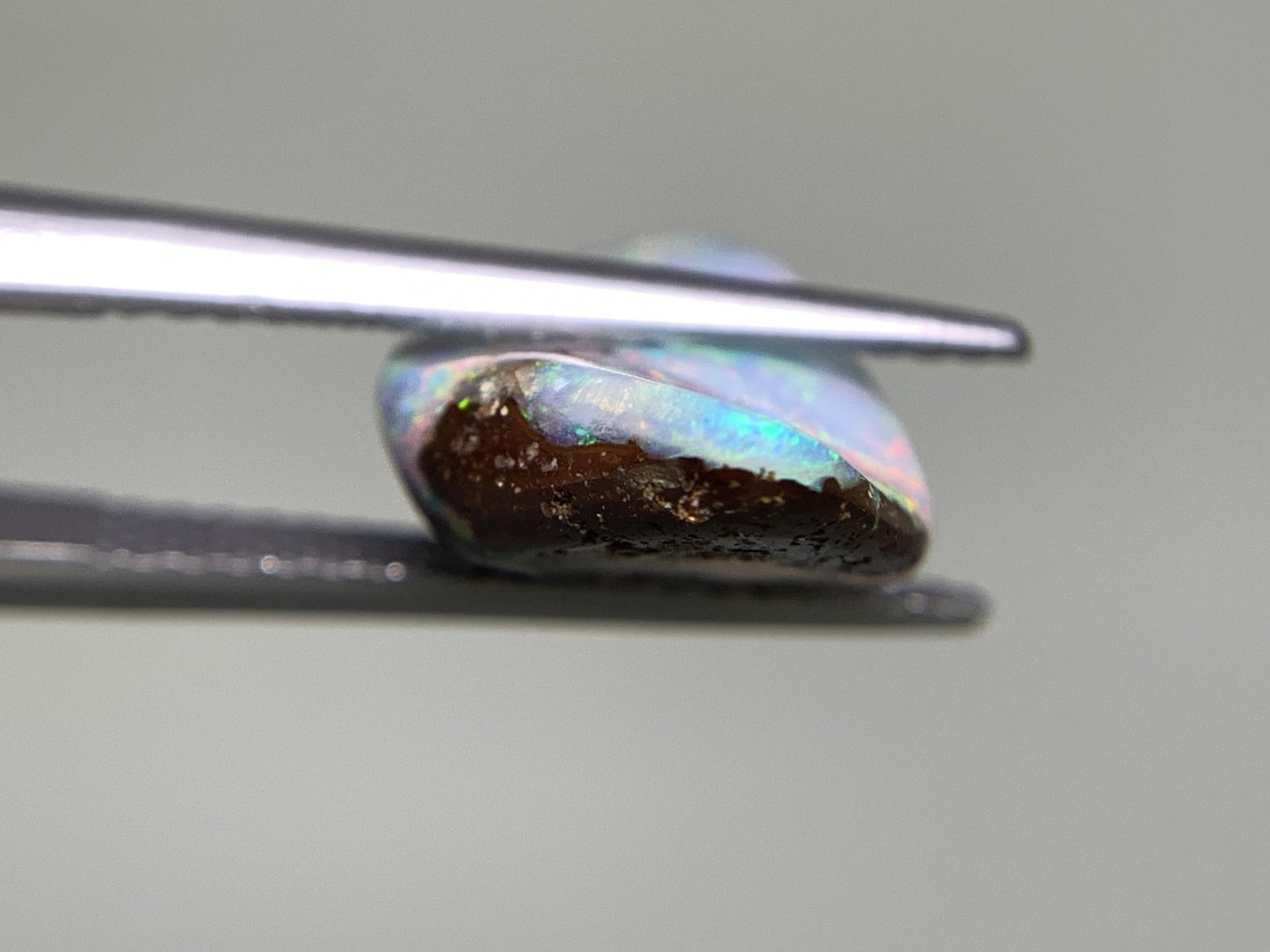 ボルダーオパール 4.655ct 宝石ソーティング付き 14.6㎜×10.2㎜×5.0㎜ ルース( 裸石 ) 2480Y