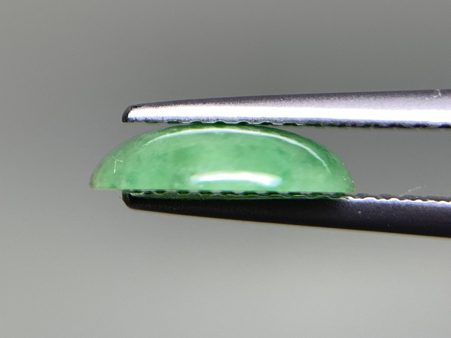 ひすい(ヒスイ 翡翠) 天然 1.770ct 宝石ソーティング付き 10.0㎜×7.9㎜×2.4㎜ ラッピング無料 ルース( 裸石 ) 4964Y