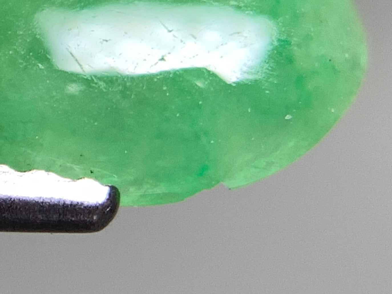 ひすい(ヒスイ 翡翠) 天然 1.770ct 宝石ソーティング付き 10.0㎜×7.9㎜×2.4㎜ ラッピング無料 ルース( 裸石 ) 4964Y