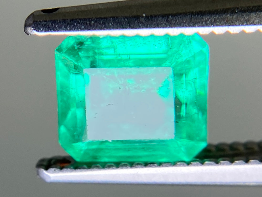 エメラルド 天然 1.116ct 中央宝石ソーティング付き 6.40㎜×6.01㎜×4.02㎜ ルース( 裸石 ) 7391YY