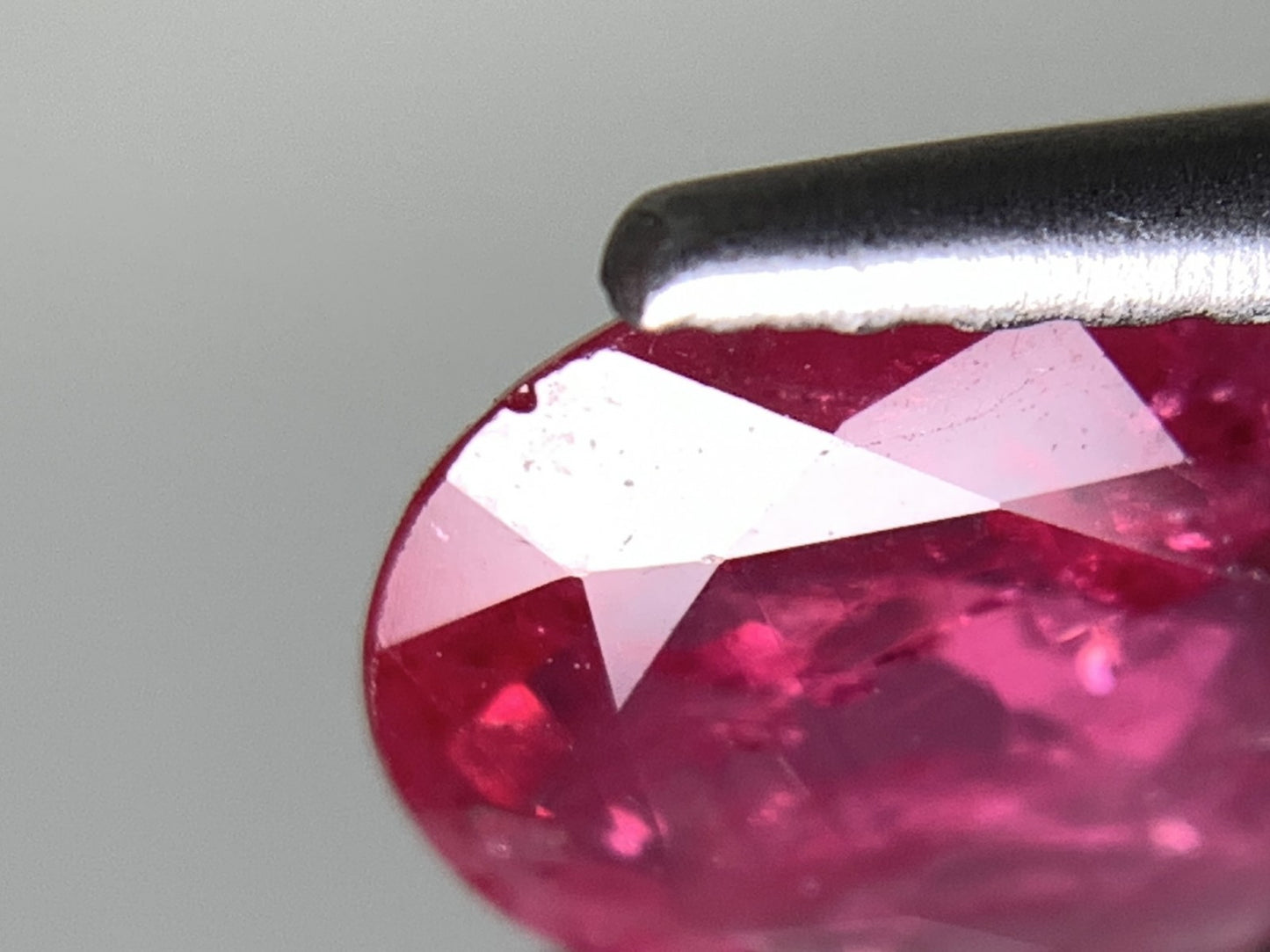 ルビー 天然 1.052ct 宝石ソーティング付き 7.5㎜×6.1㎜×2.3㎜ ルース( 裸石 ) 2519Y