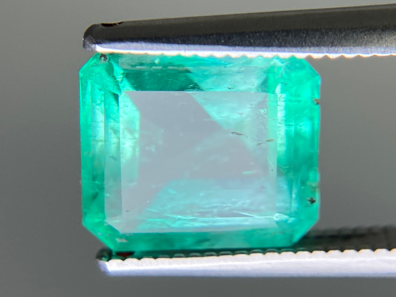 エメラルド 天然 3.063ct 中央宝石ソーティング付き 9.15㎜×8.27㎜×5.61㎜ ルース( 裸石 ) 7340YY