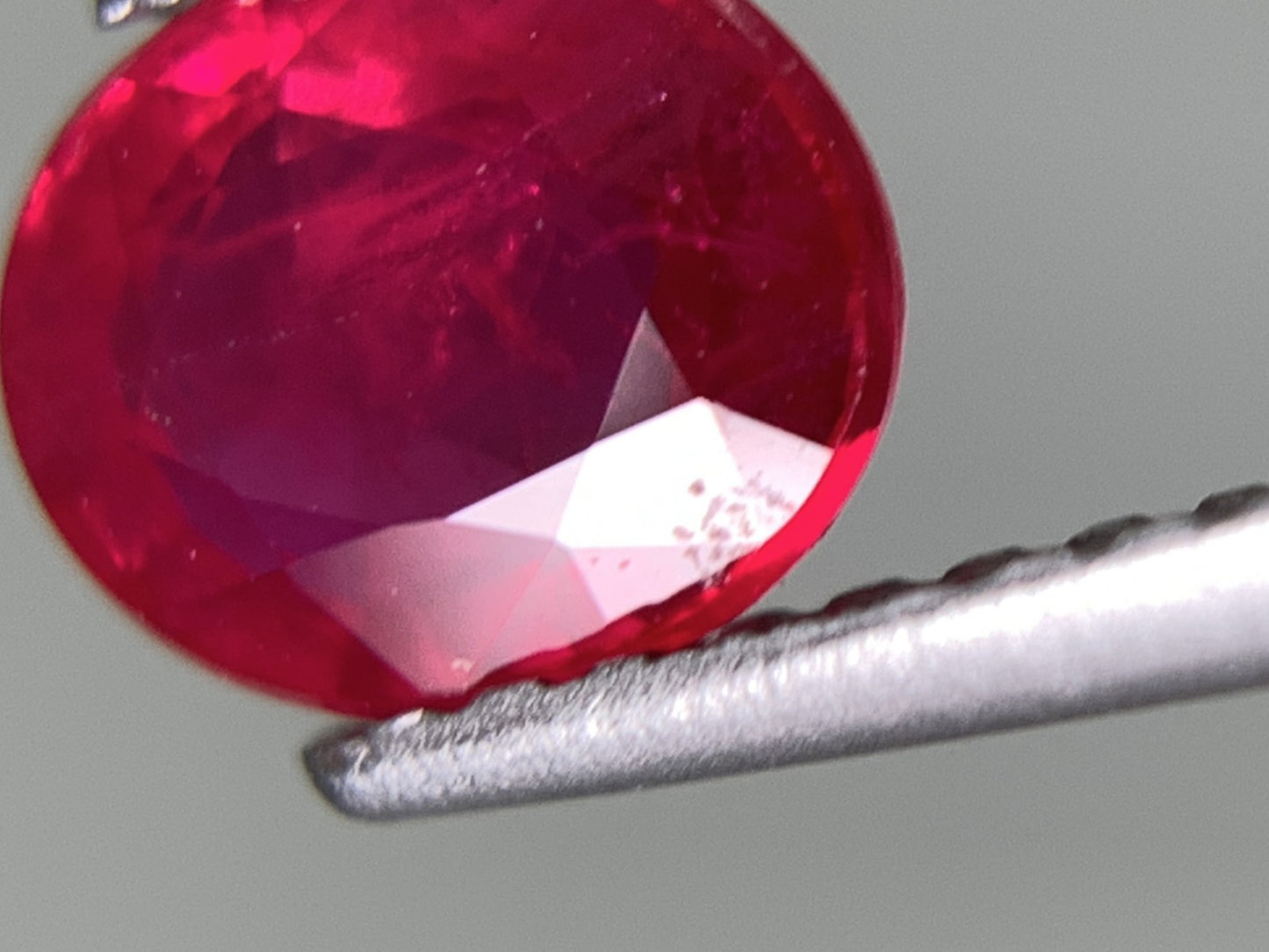 ルビー 天然 0.999ct 宝石ソーティング付き 6.3㎜×5.1㎜×3.0㎜ ルース( 裸石 ) 3197Y