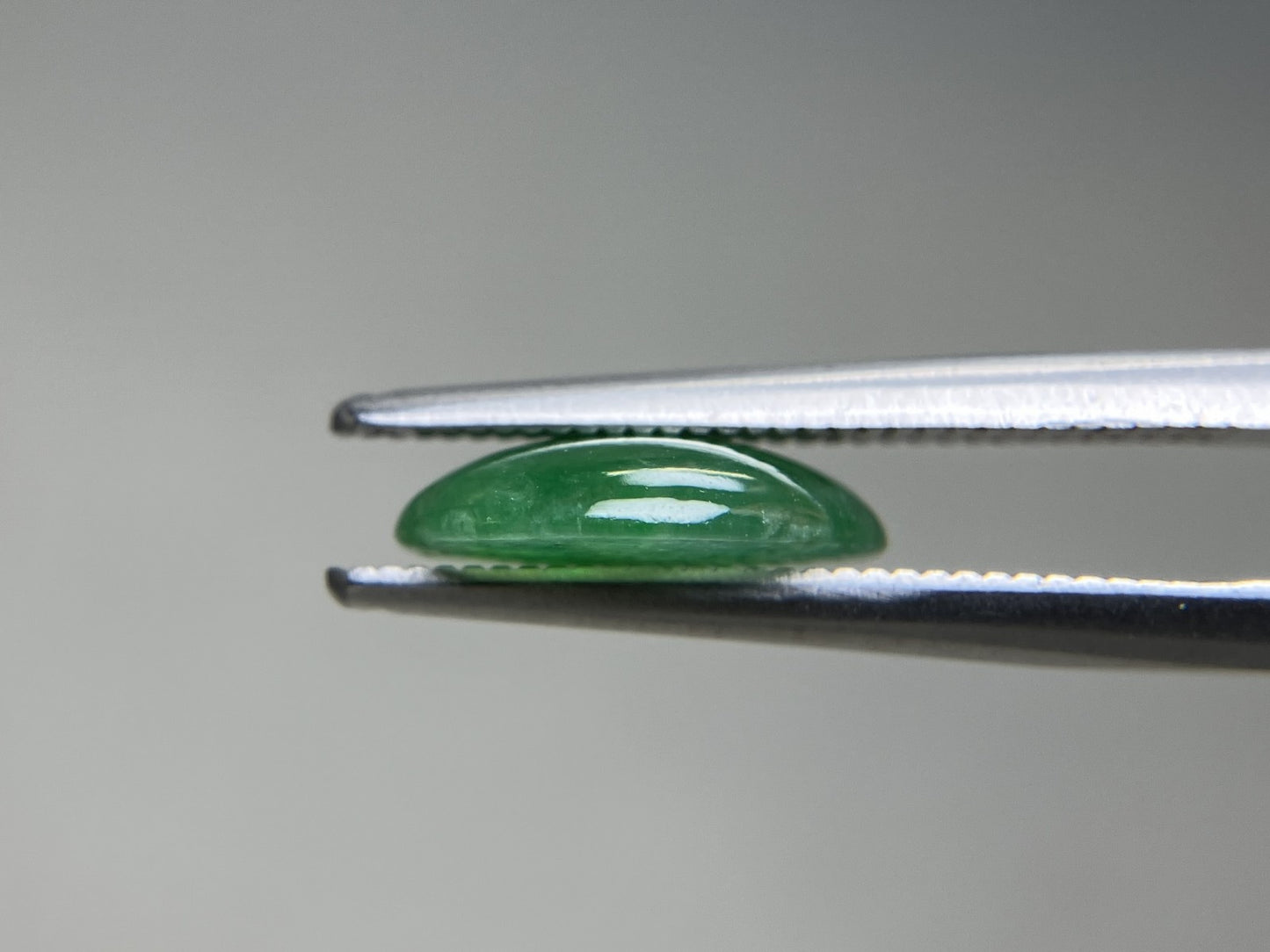 ひすい(ヒスイ 翡翠) 天然 2.377ct 宝石ソーティング付き 10.7㎜×8.6㎜×2.7㎜ ルース( 裸石 ) 7178YY