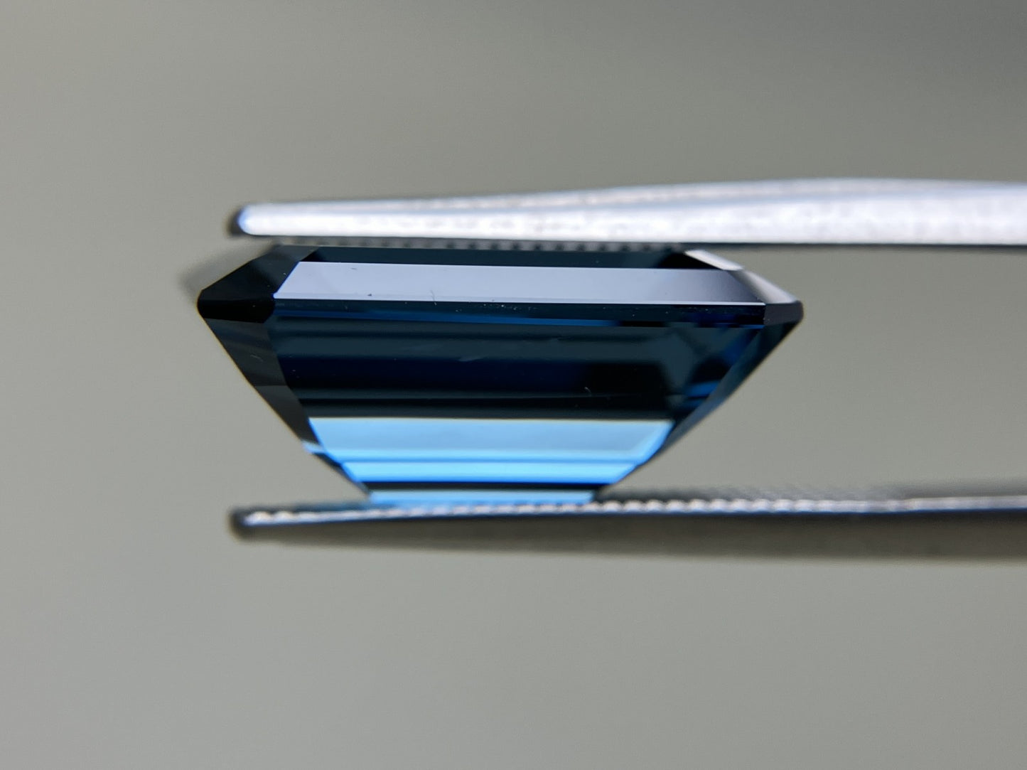 ロンドンブルートパーズ 13.159ct 宝石鑑別書付き 15.88㎜×11.99㎜×7.35㎜ ルース( 裸石 ) 4285YY