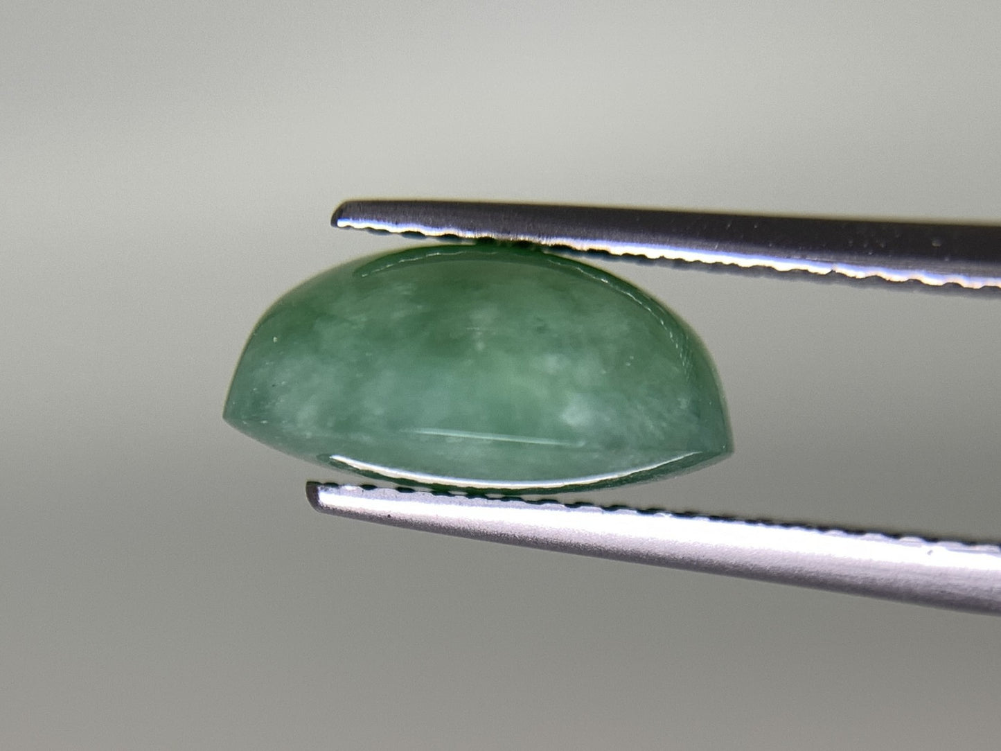 ヒスイ 翡翠 天然 6.056ct 宝石ソーティング付き 11.9㎜×10.0㎜×5.7㎜ ルース( 裸石 ) 4847Y