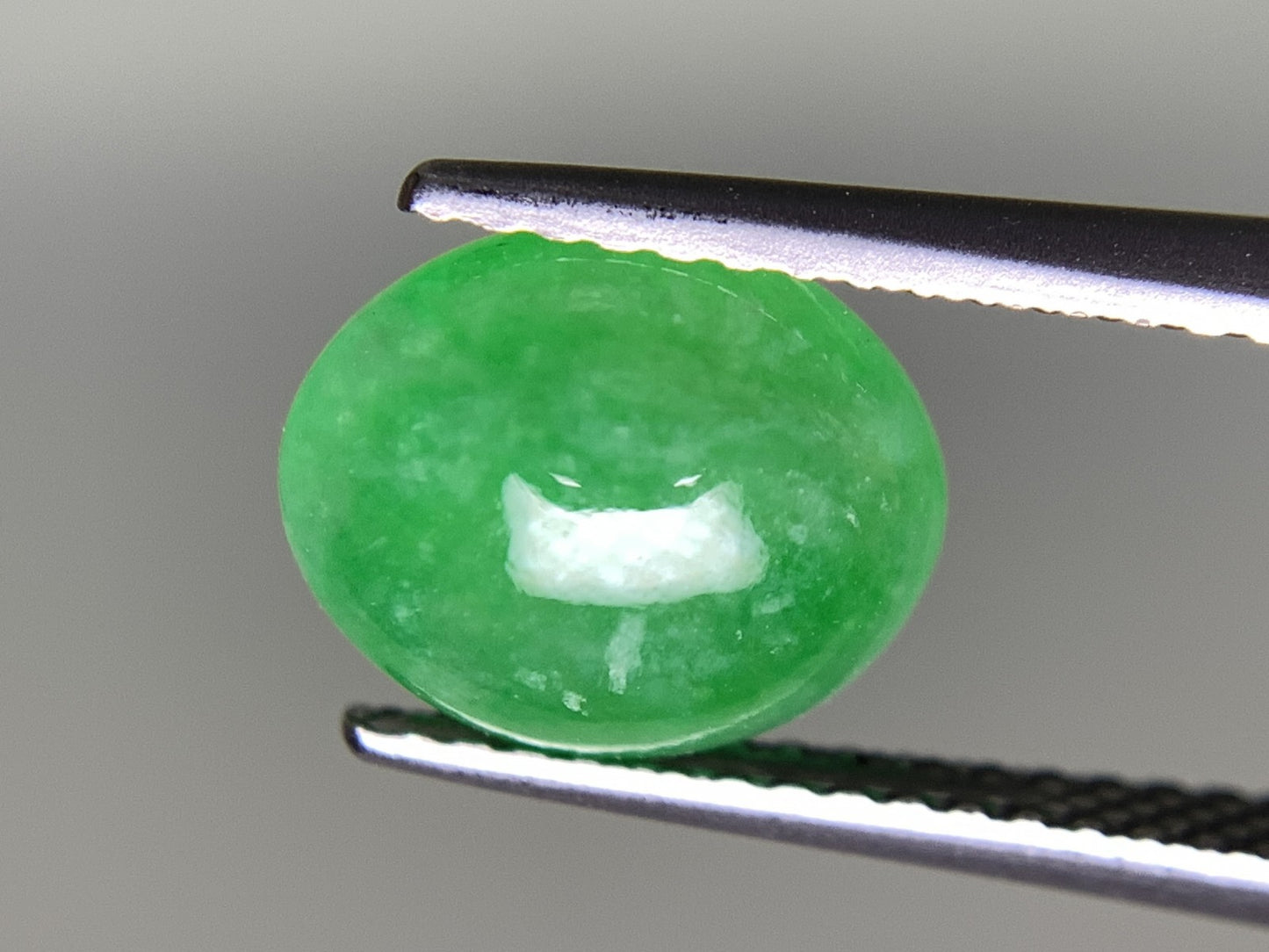 ひすい(ヒスイ 翡翠) 天然 2.453ct 宝石ソーティング付き 9.6㎜×8.0㎜×3.8㎜ ルース( 裸石 ) 4826Y