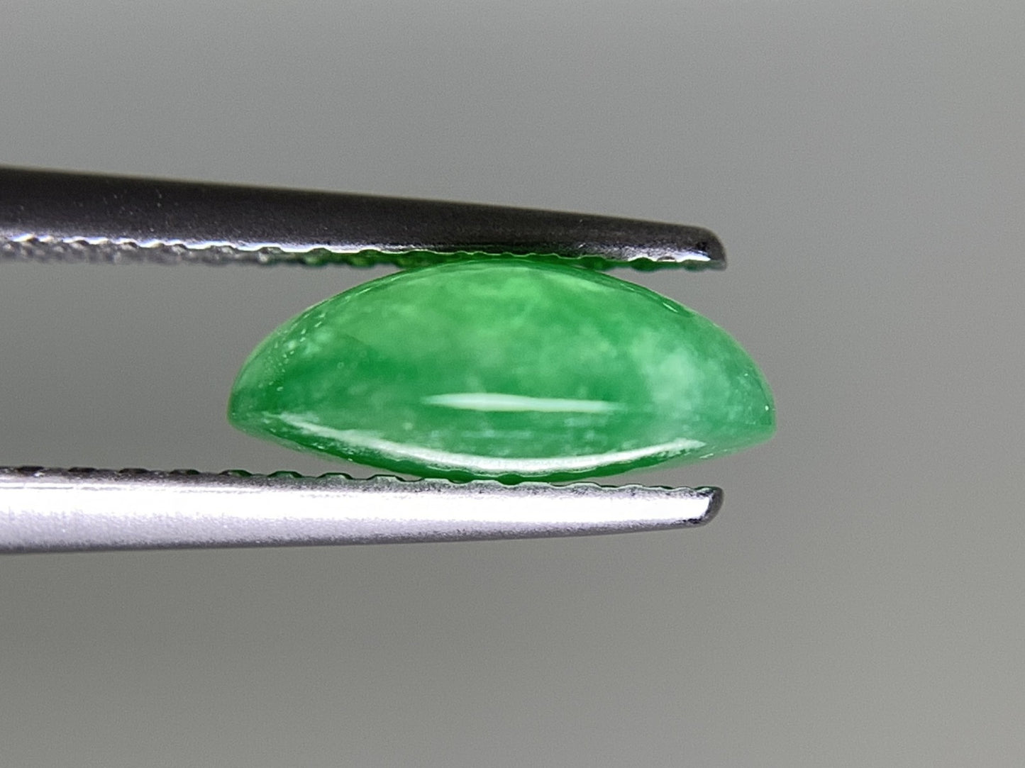 ひすい(ヒスイ 翡翠) 天然 2.453ct 宝石ソーティング付き 9.6㎜×8.0㎜×3.8㎜ ルース( 裸石 ) 4826Y