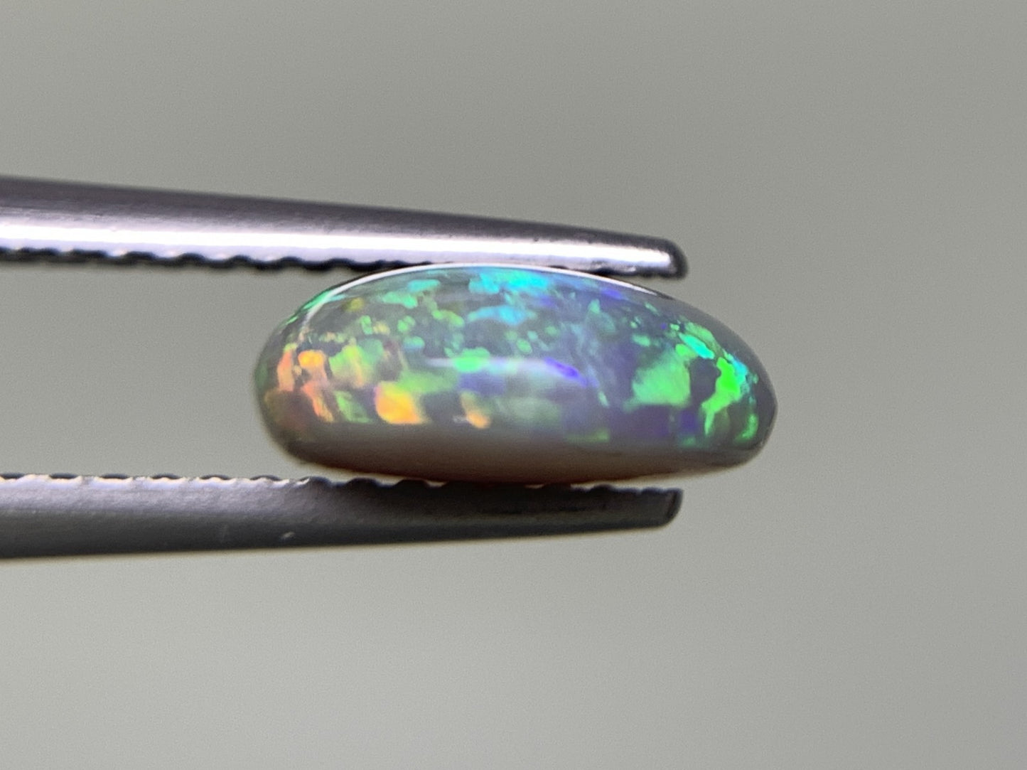 ブラックオパール 1.911ct 宝石ソーティング付き 8.9㎜×9.4㎜×3.7㎜ ルース( 裸石 ) 2470Y