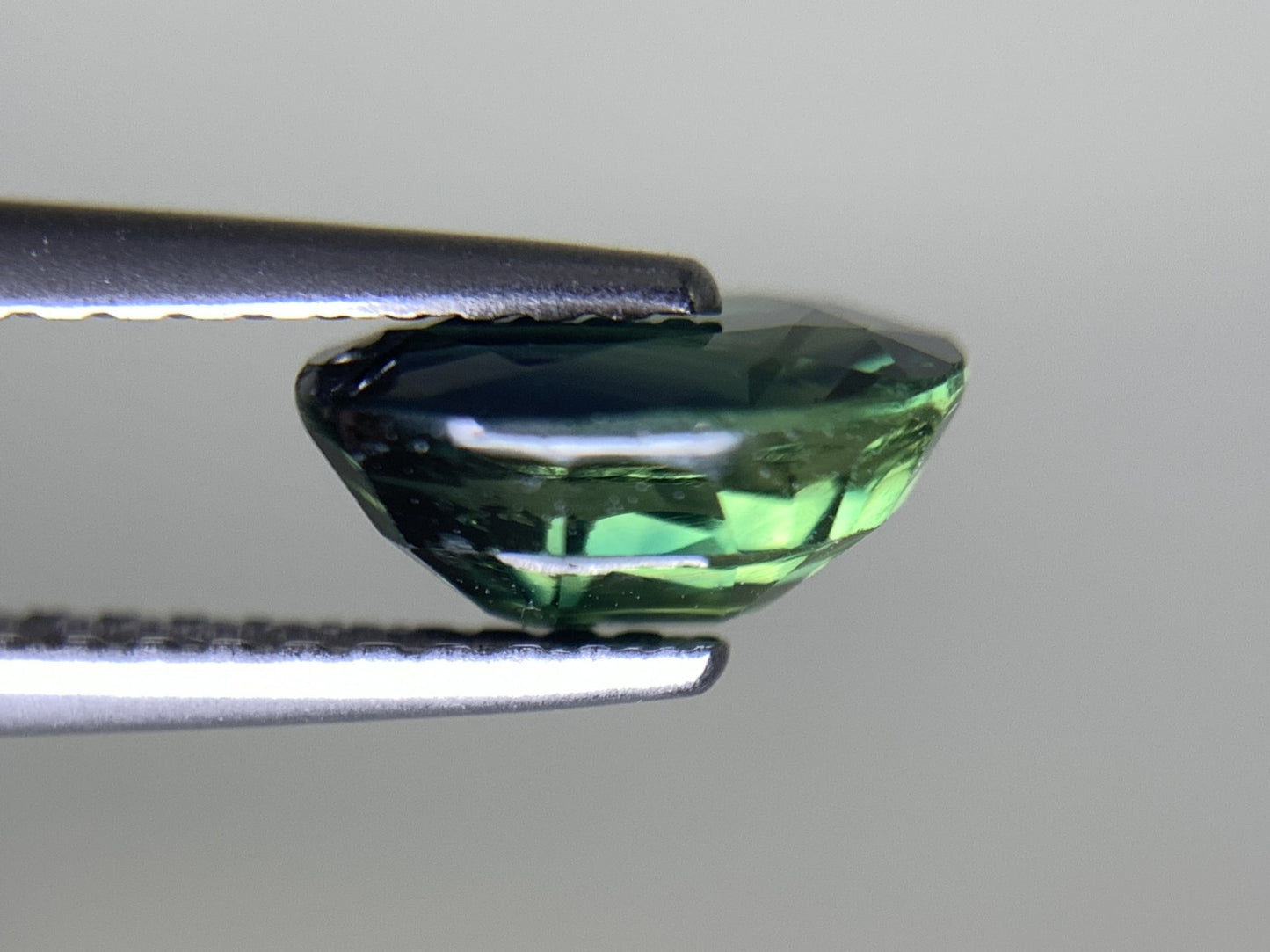 サファイア 天然 1.617ct 中央宝石ソーティング付き 7.84㎜×5.86㎜×3.83㎜ ルース( 裸石 ) 5848Y