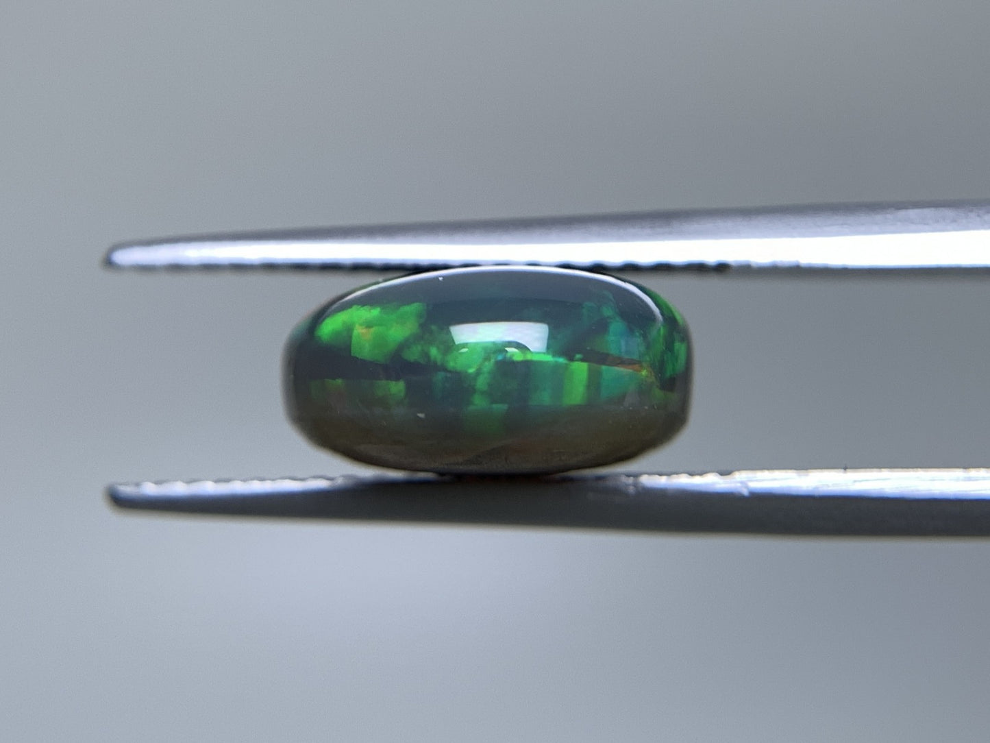 ブラックオパール 天然 5.081ct 中央宝石ソーティング付き 12.6㎜×11.1㎜×5.6㎜ ルース( 裸石 ) 6756Y