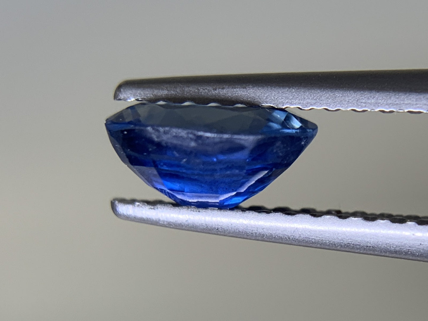 サファイア 1.13ct GIA宝石鑑別書付き Thailand No heat 7.06㎜×5.15㎜×3.57㎜ ルース( 裸石 ) 1712Y