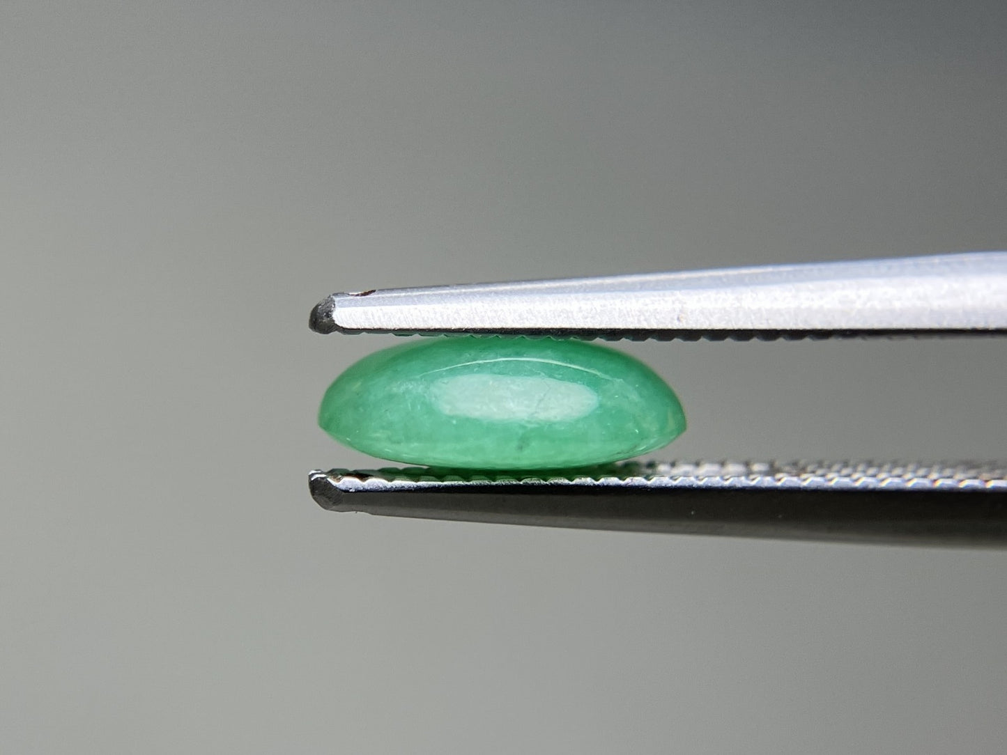 ひすい(ヒスイ 翡翠) 天然 1.614ct 宝石ソーティング付き 8.5㎜×6.6㎜×2.9㎜ ルース( 裸石 ) 7277YY