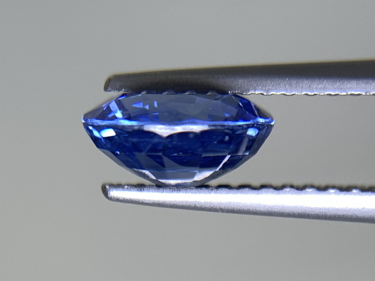 サファイア 天然 1.794ct 中央宝石ソーティング付き 7.66㎜×6.68㎜×3.89㎜ 天然 ルース( 裸石 ) 4747Y