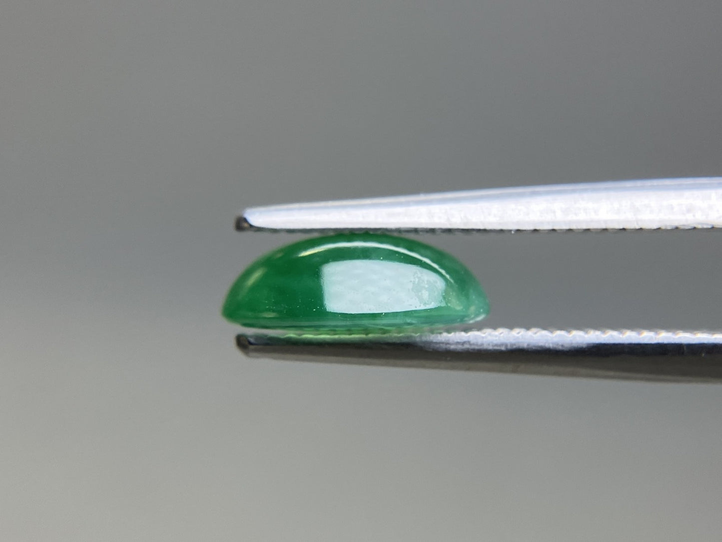 ひすい(ヒスイ 翡翠) 天然 2.426ct 宝石ソーティング付き 9.8㎜×7.6㎜×3.5㎜ ルース( 裸石 ) 7334YY