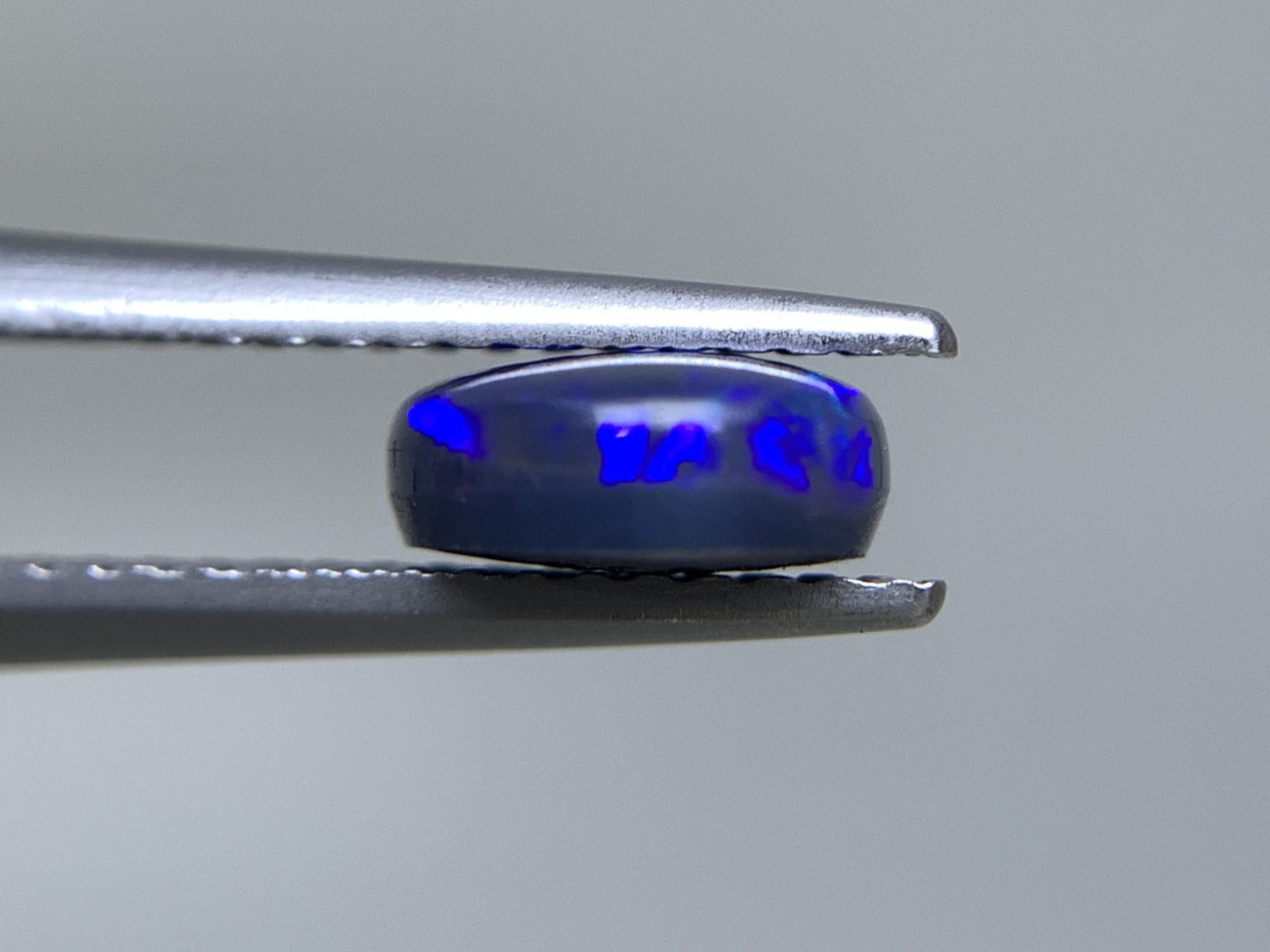 ブラックオパール 天然 1.290ct 中央宝石ソーティング付き 8.6㎜×7.1㎜×3.1㎜ ルース( 裸石 ) 6563Y