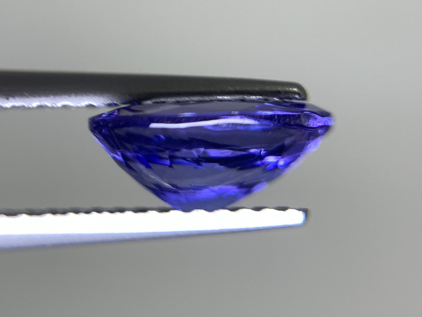 タンザナイト 1.788ct 宝石ソーティング付き 9.0㎜×6.9㎜×4.1㎜ ルース( 裸石 ) 2533Y