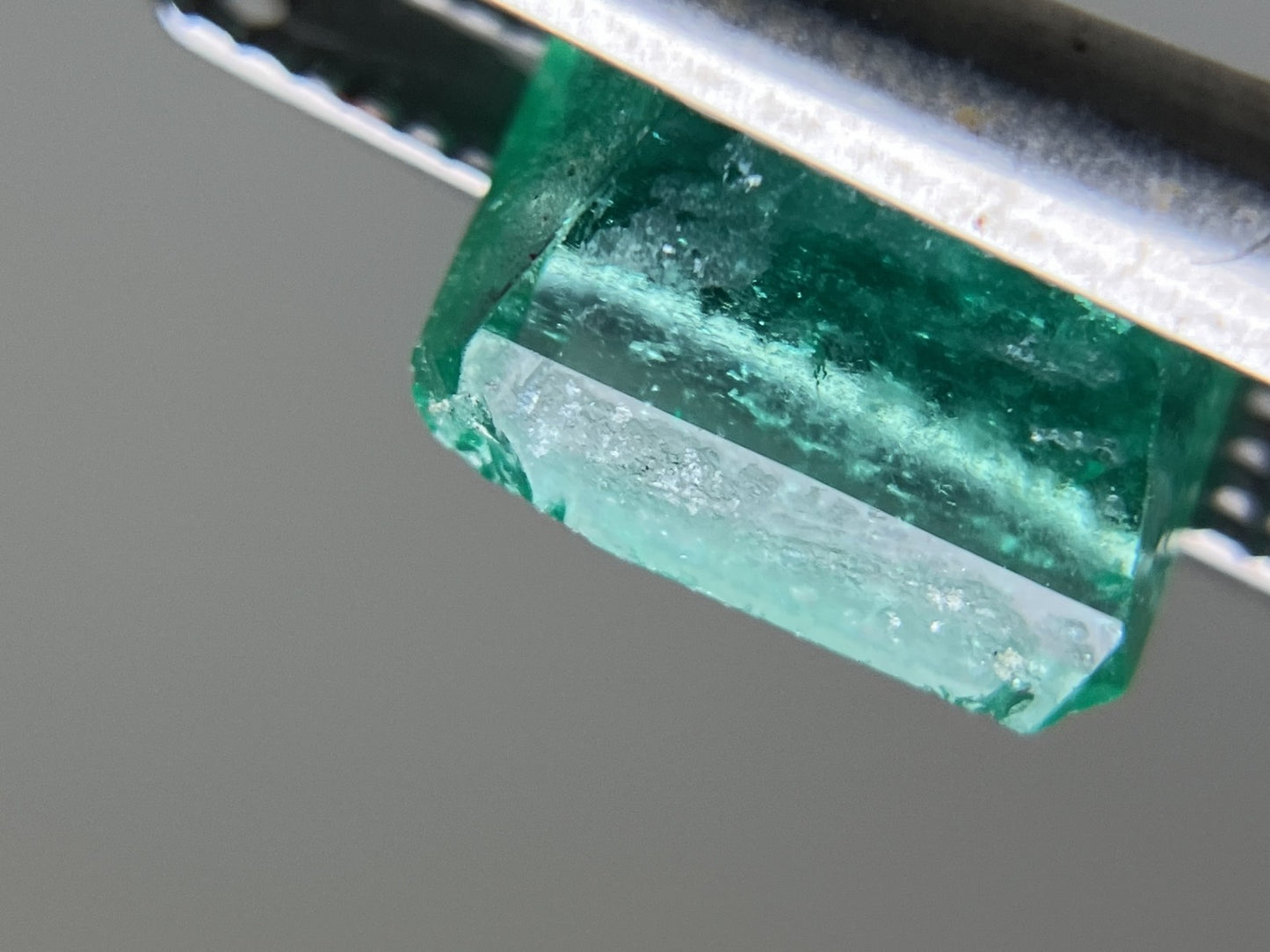 エメラルド 1.462ct 中央宝石ソーティング付き 7.73㎜×7.21㎜×3.44㎜ ルース( 裸石 ) 4370YY