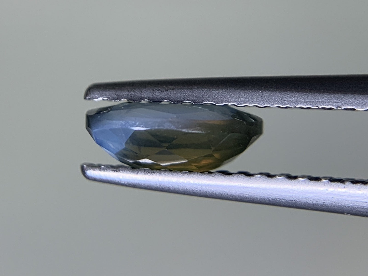 アレキサンドライト 0.863ct 中央宝石ソーティング付き 7.21㎜×4.73㎜×2.87㎜ ルース( 裸石 ) 4281Y