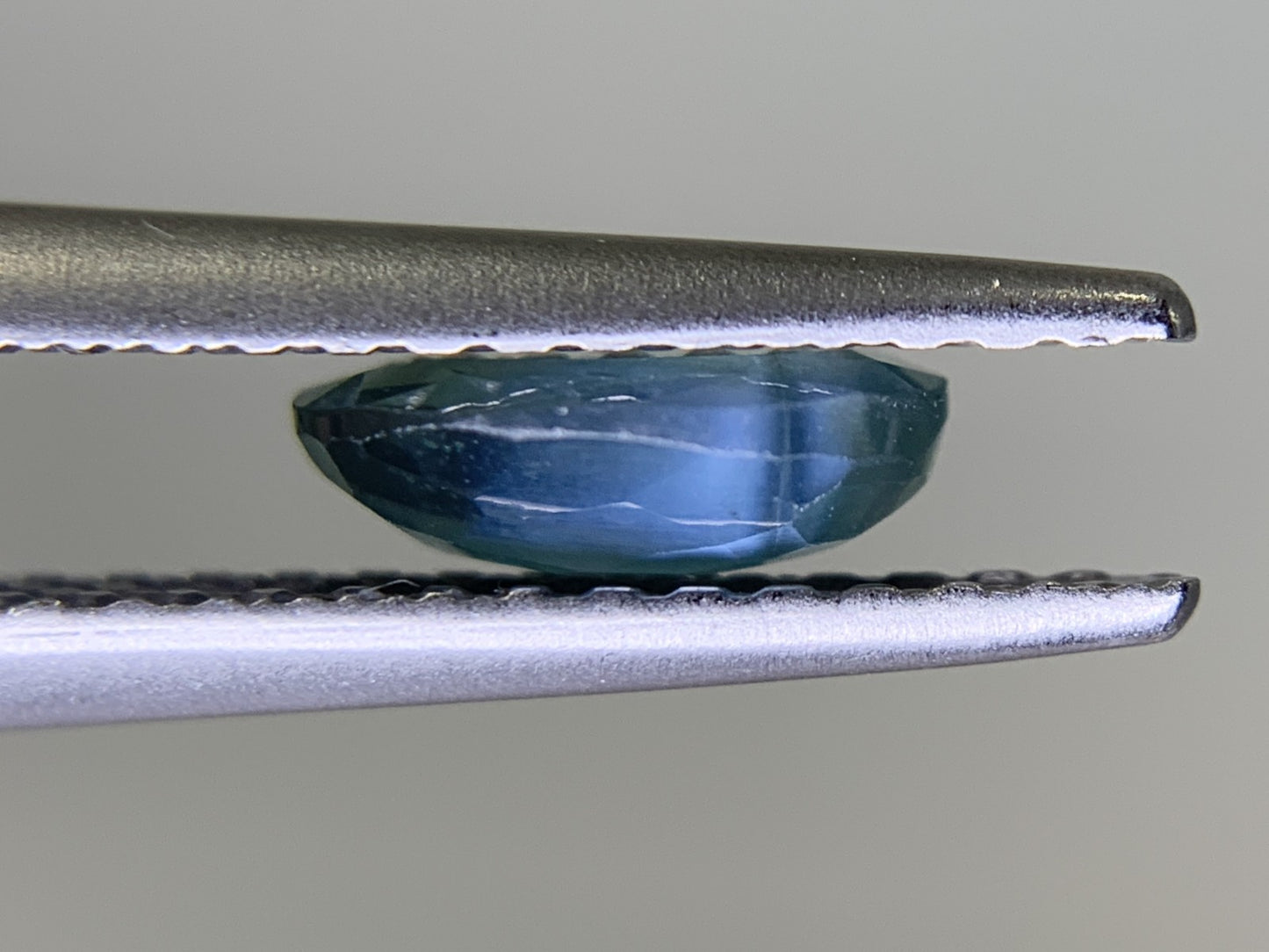 アレキサンドライト 0.67ct GIA宝石鑑別書付き India Green changing to Purple 6.68㎜×4.36㎜×2.31㎜ ルース( 裸石 ) 1722Y