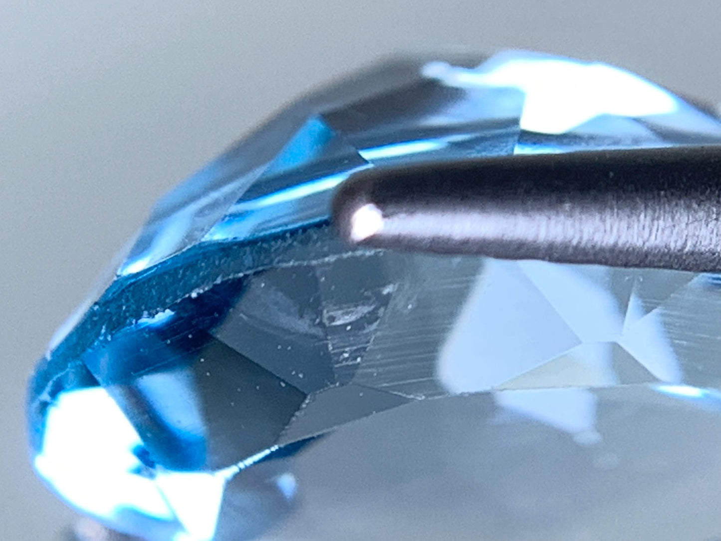 ブルートパーズ 天然 8.942ct 宝石ソーティング付き 14.0㎜×11.9㎜×7.2㎜ ルース( 裸石 ) 6826Y