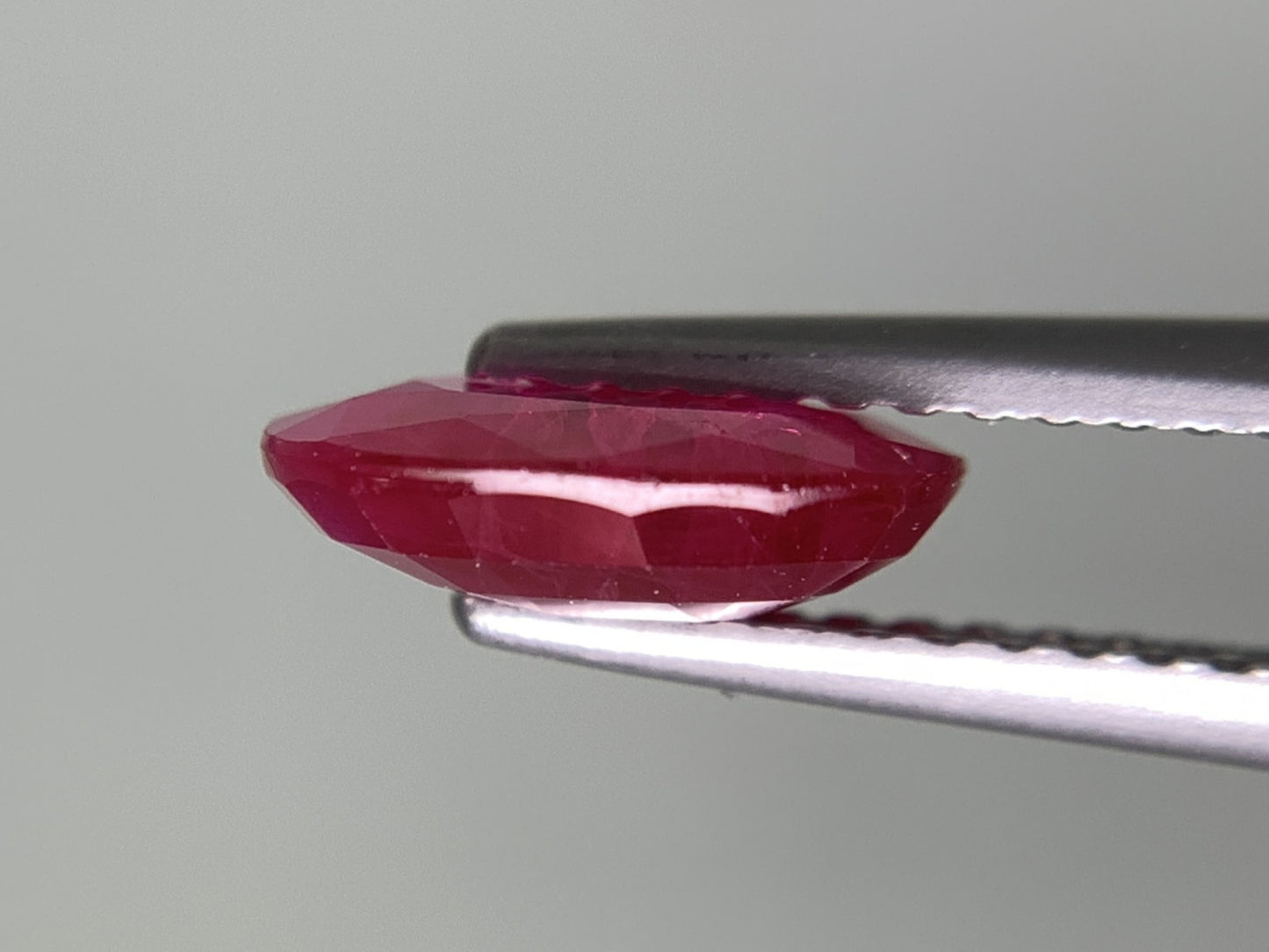 ルビー 天然 1.499ct 中央宝石ソーティング付き 8.65㎜×6.36㎜×2.76㎜ ルース( 裸石 ) 7962Y