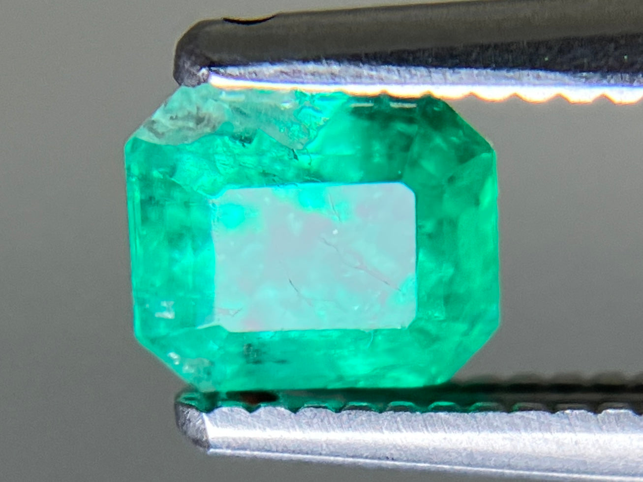 エメラルド 天然 0.629ct 宝石ソーティング付き 5.0㎜×4.4㎜×4.0㎜ ルース( 裸石 ) 7511YY