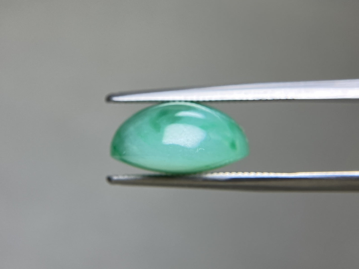 ひすい(ヒスイ 翡翠) 天然 10.951ct 宝石ソーティング付き 14.3㎜×11.6㎜×7.3㎜ ルース( 裸石 ) 7368YY