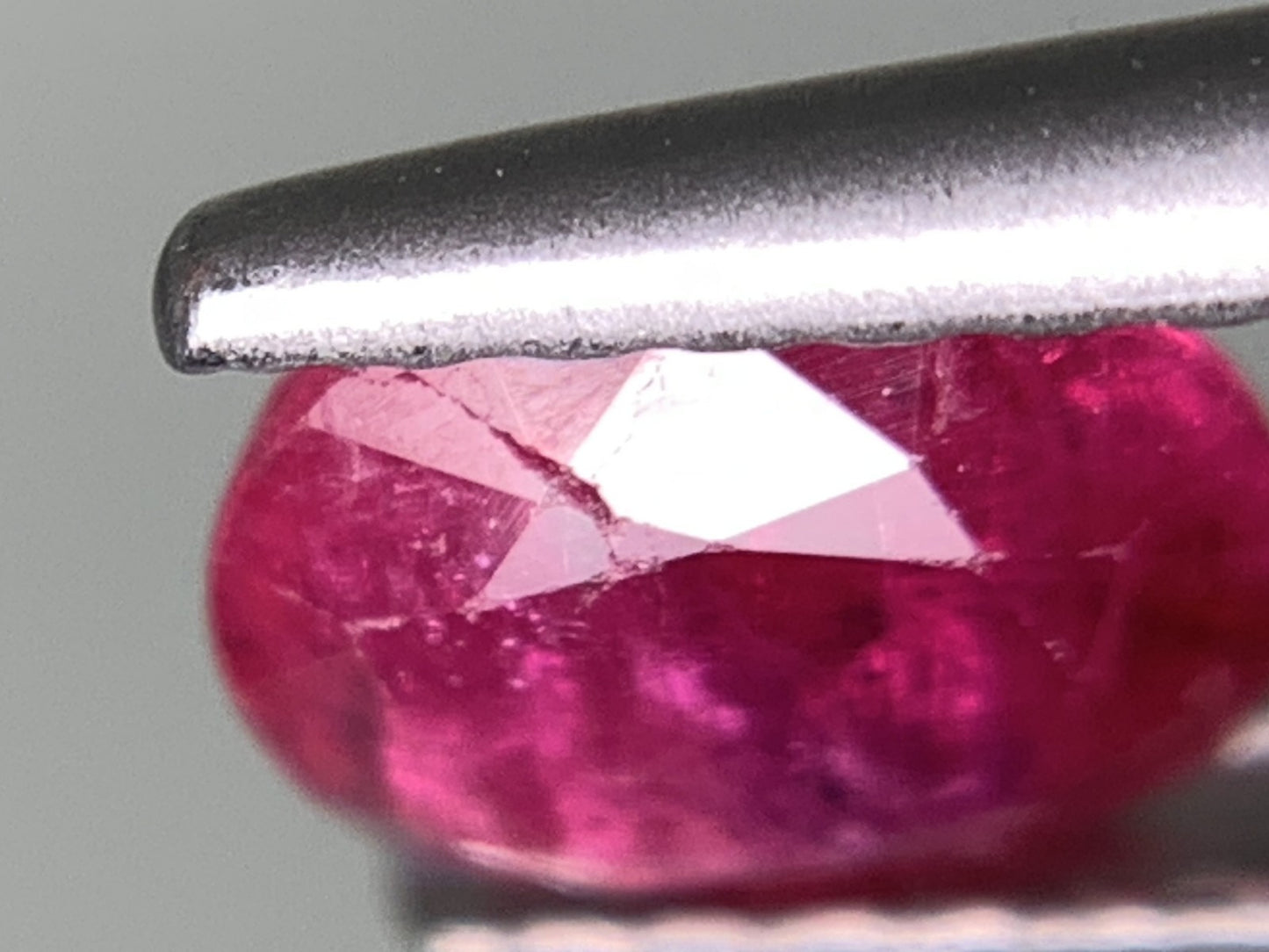 ルビー 天然 1.004ct 中央宝石ソーティング付き 6.10㎜×5.38㎜×3.59㎜ ルース( 裸石 ) 7966Y