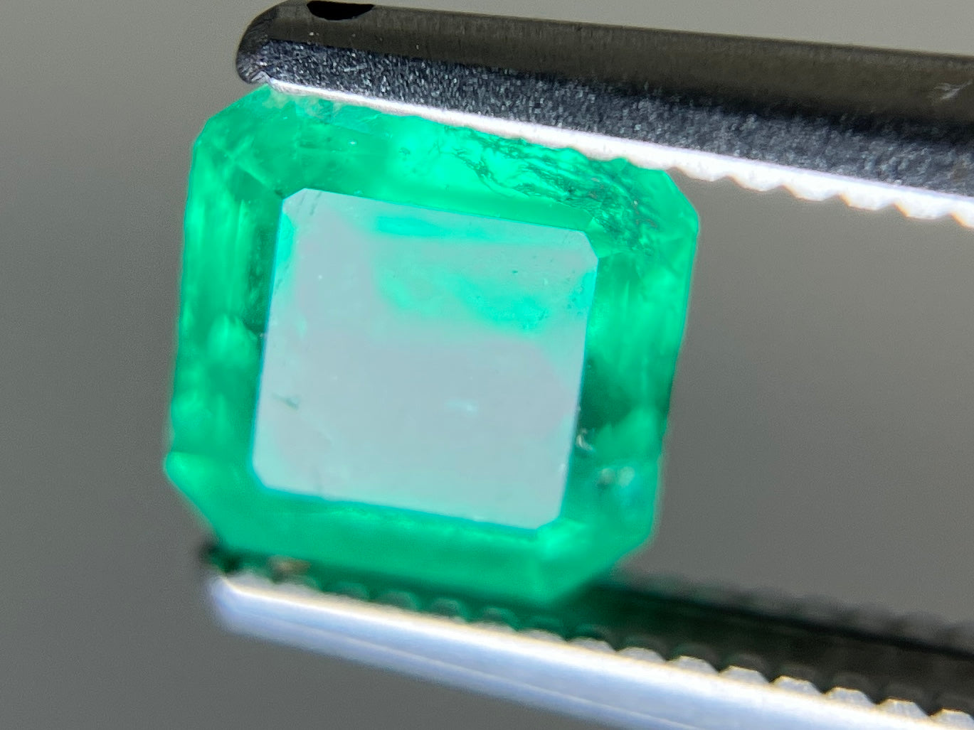 エメラルド 天然 1.024ct 宝石ソーティング付き 5.9㎜×5.8㎜×3.8㎜ ルース( 裸石 ) 7623YY