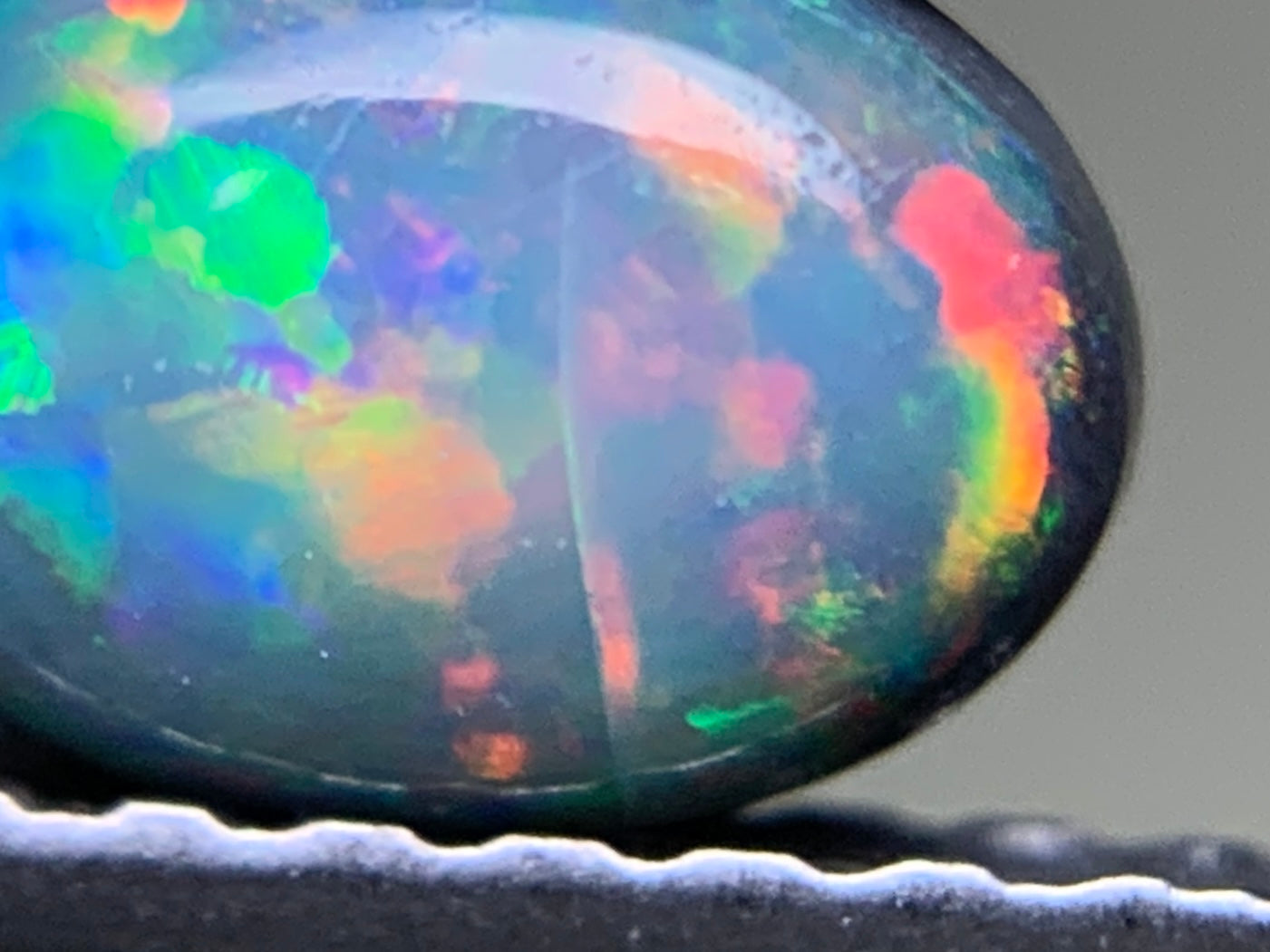 ブラックオパール 0.465ct 宝石ソーティング付き 6.3㎜×4.3㎜×2.5㎜ ルース( 裸石 ) 3779Y