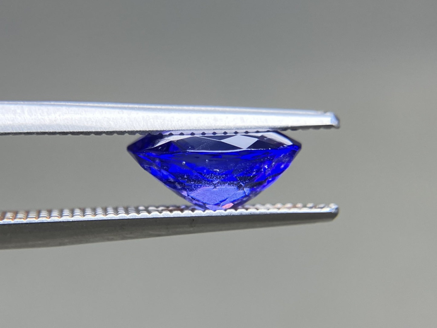 タンザナイト 天然 2.185ct 宝石ソーティング付き 9.7㎜×7.2㎜×4.5㎜ ルース( 裸石 ) 7510YY